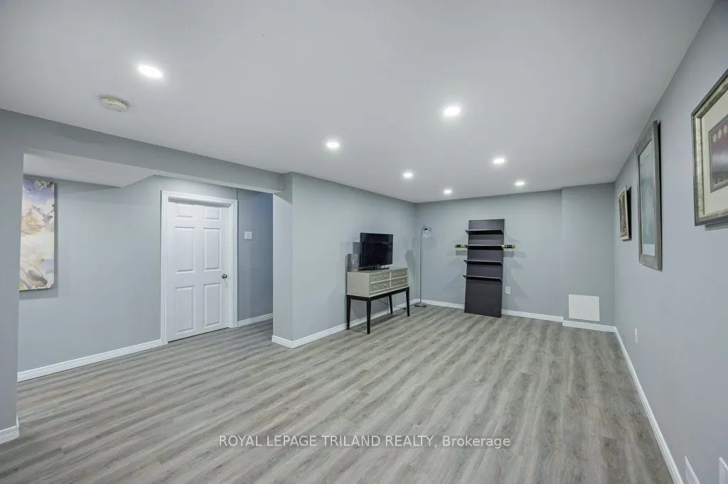 17 Vanbuskirk Drive