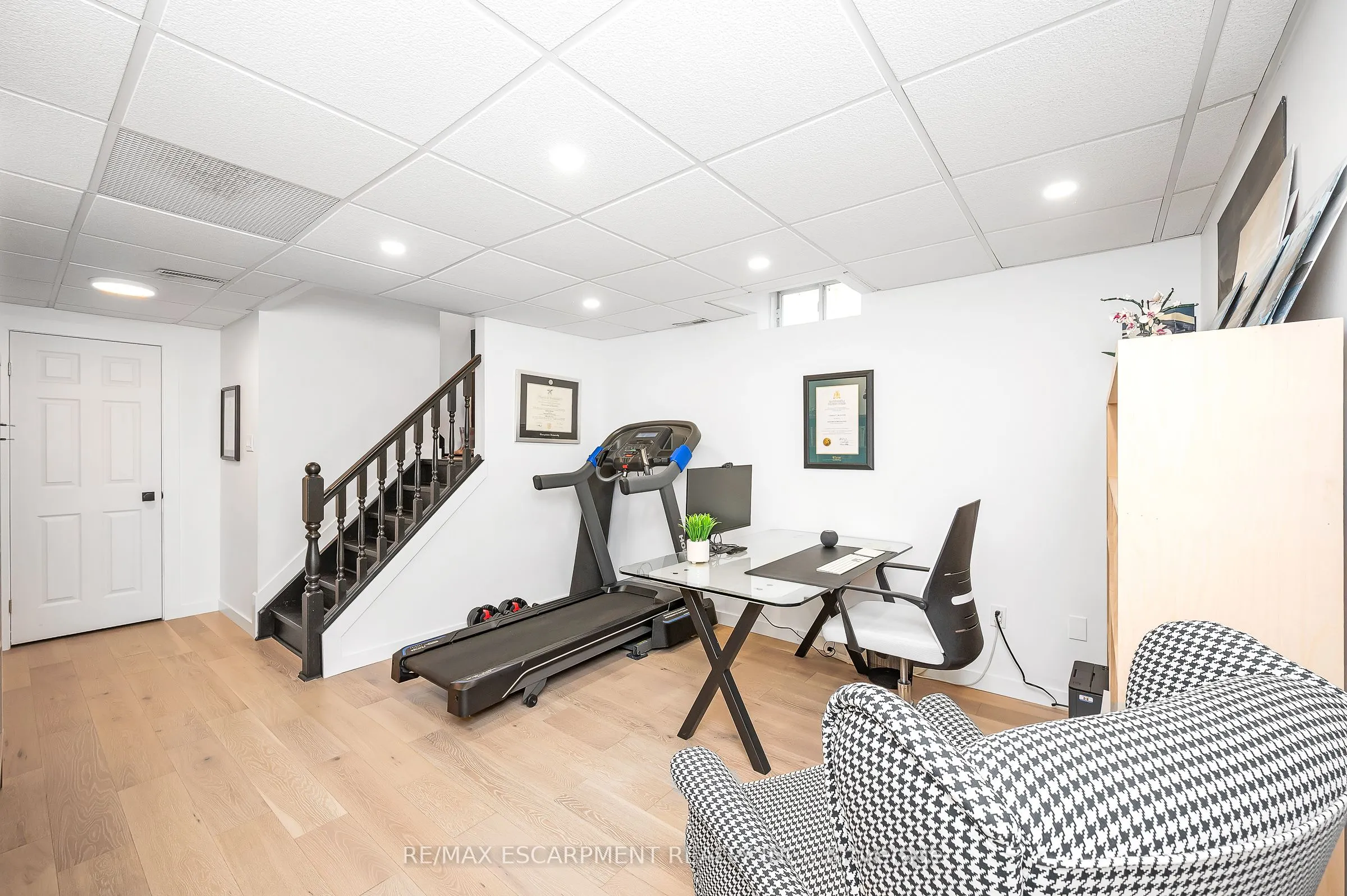 27 Richmeadow Crescent