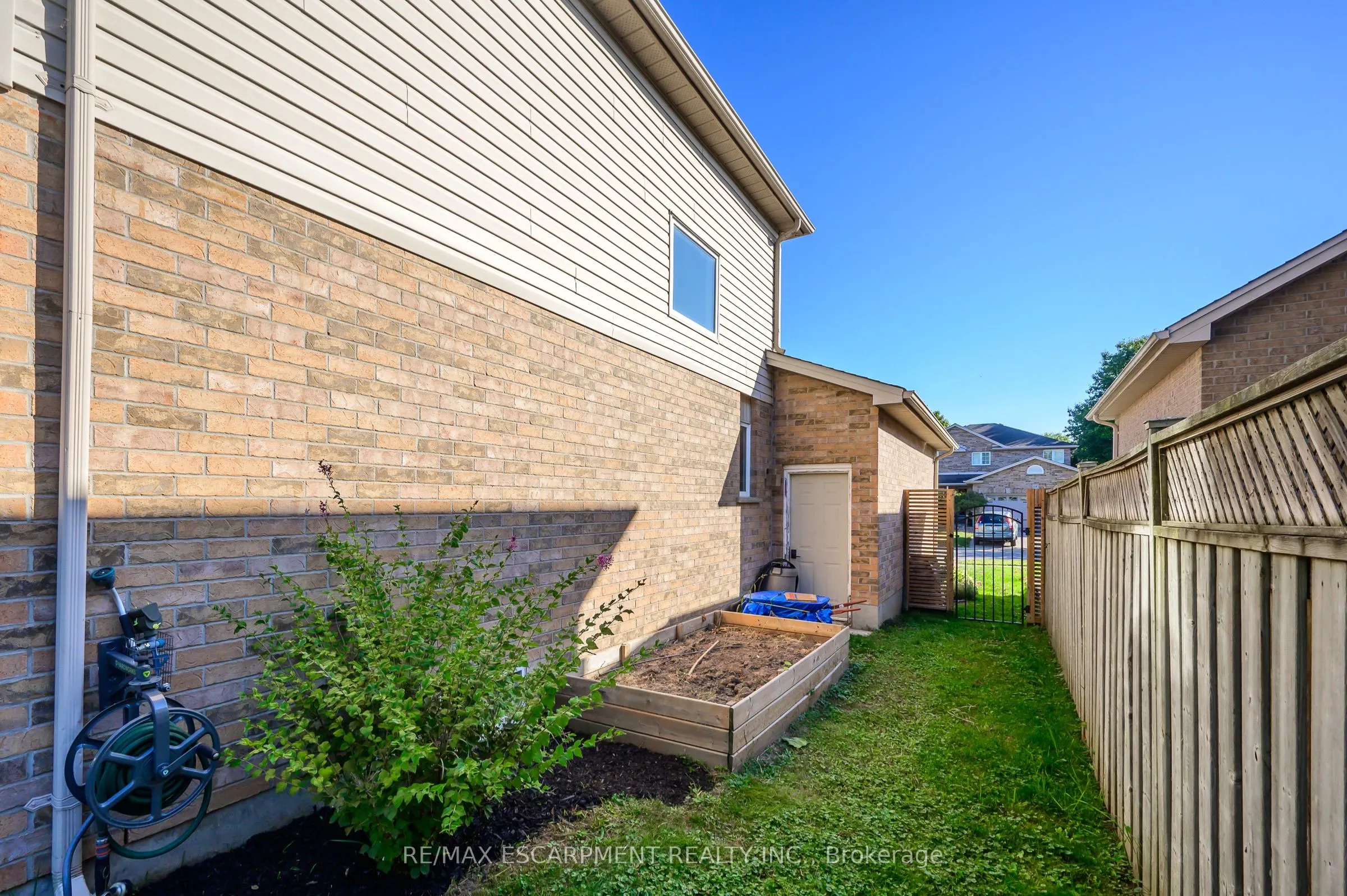27 Richmeadow Crescent
