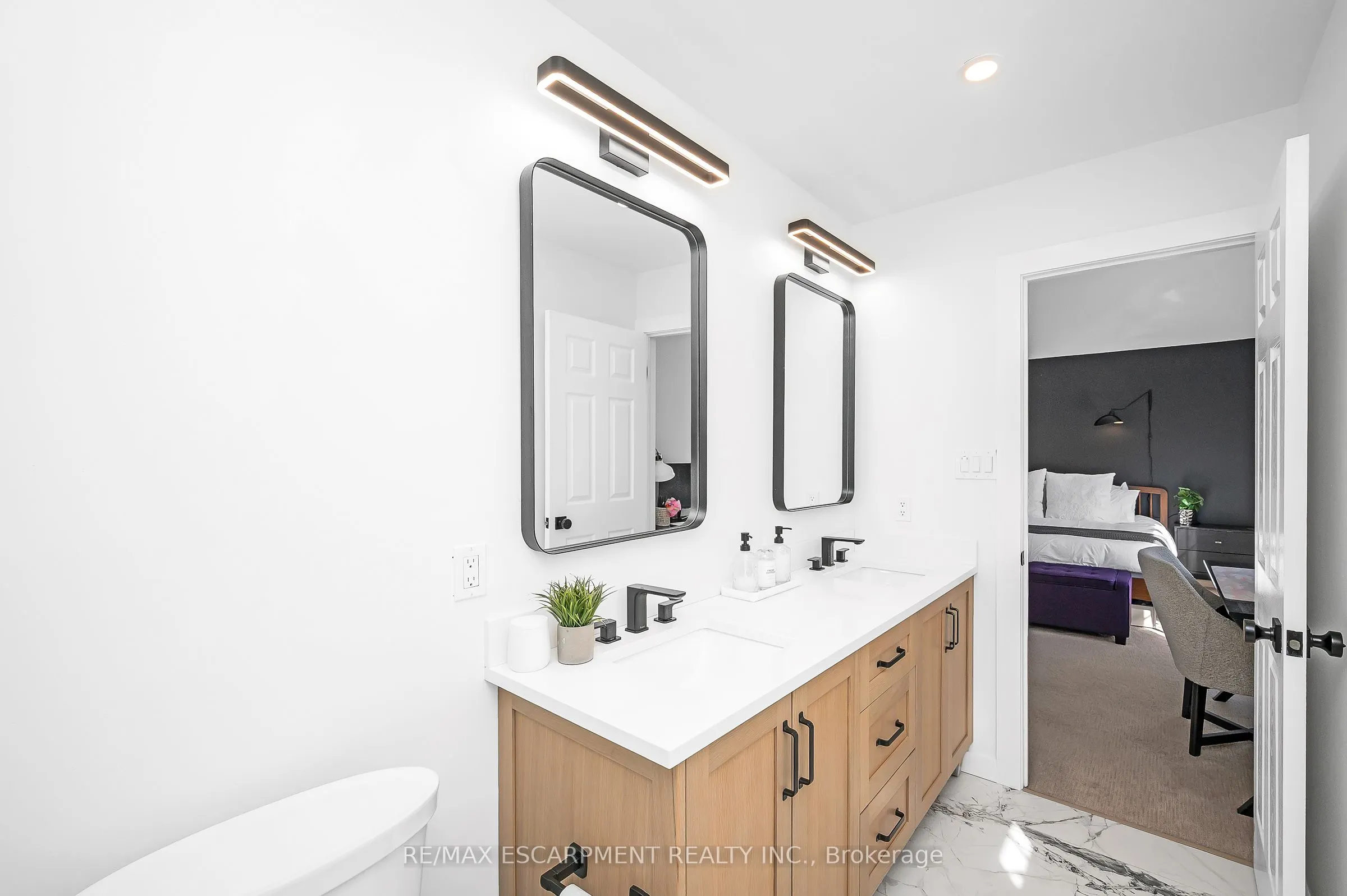 27 Richmeadow Crescent