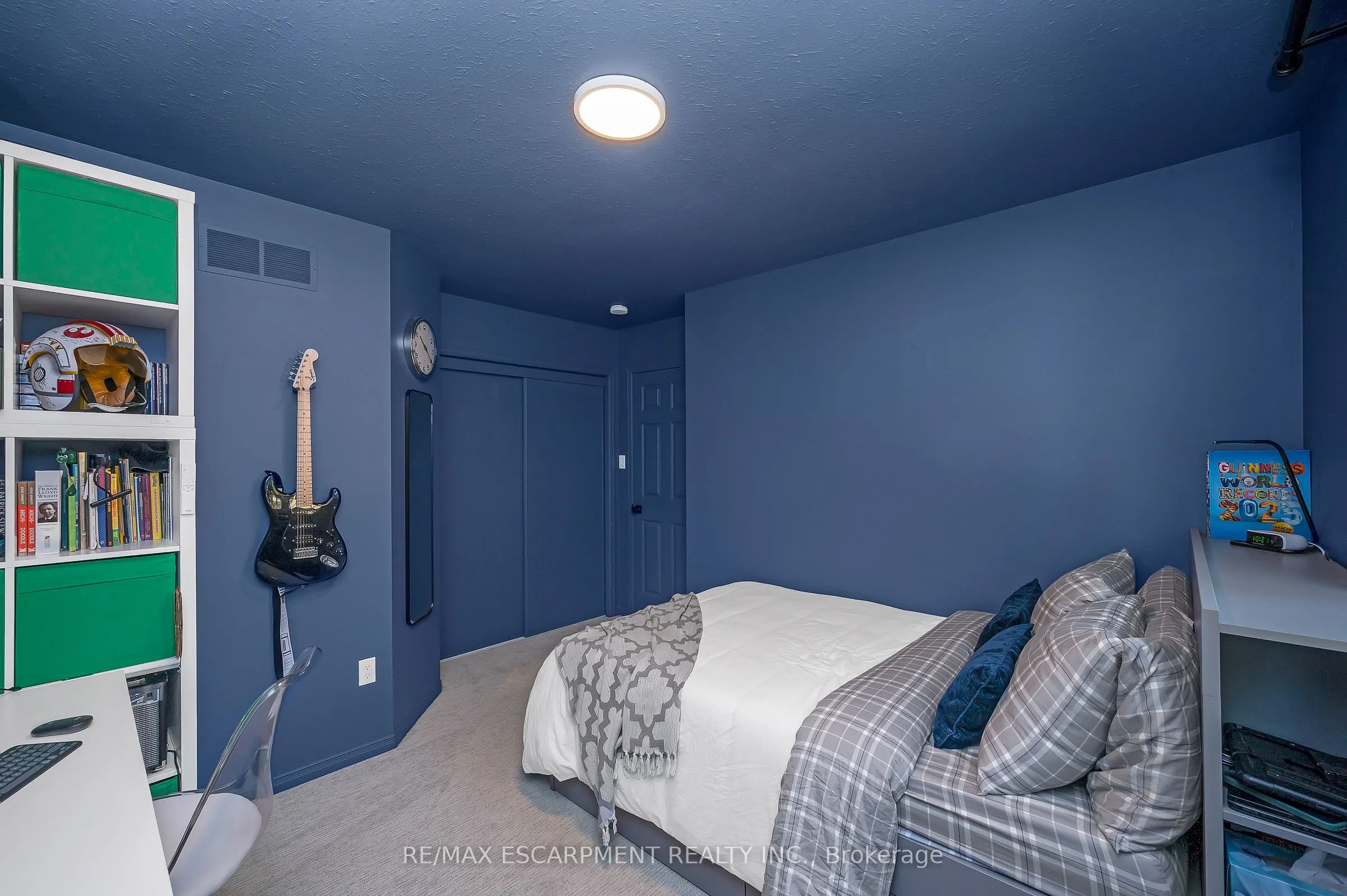 27 Richmeadow Crescent