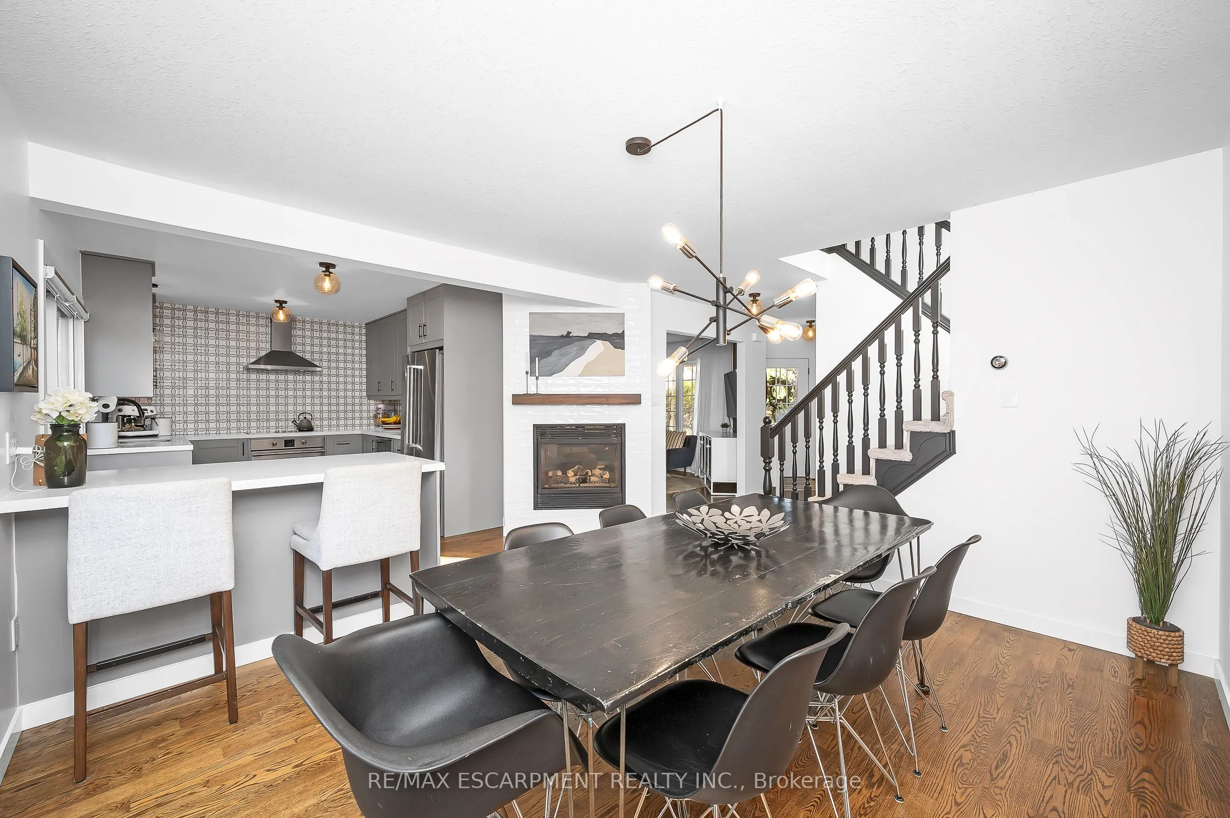27 Richmeadow Crescent