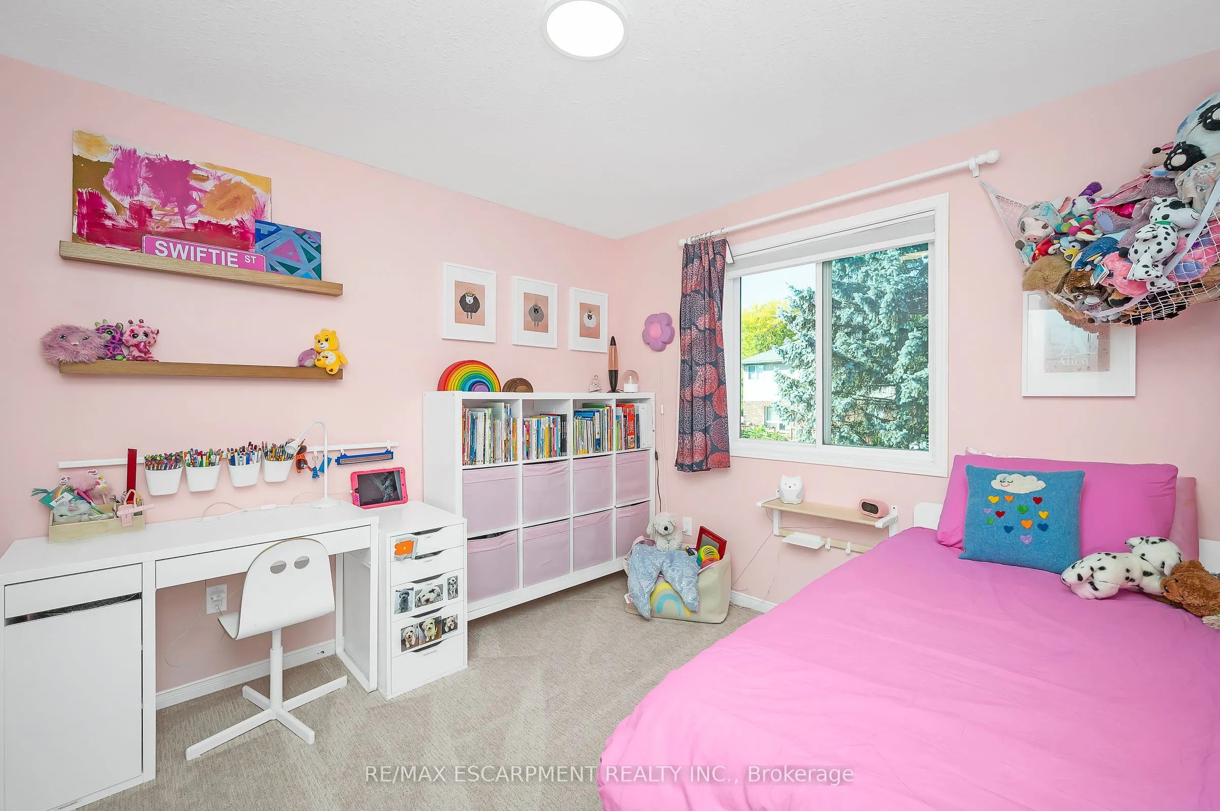 27 Richmeadow Crescent