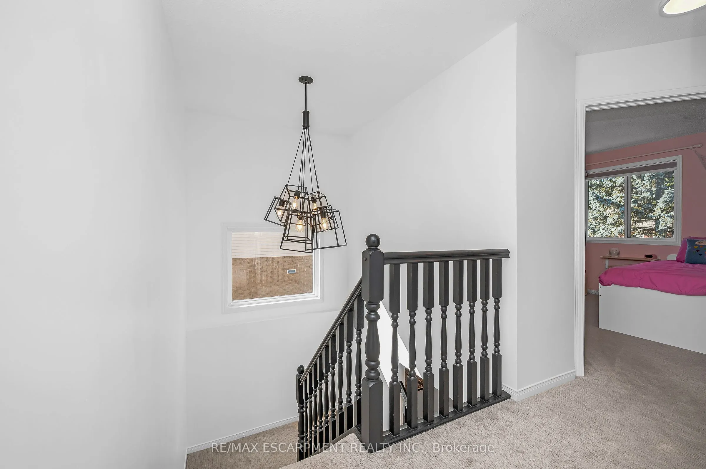 27 Richmeadow Crescent