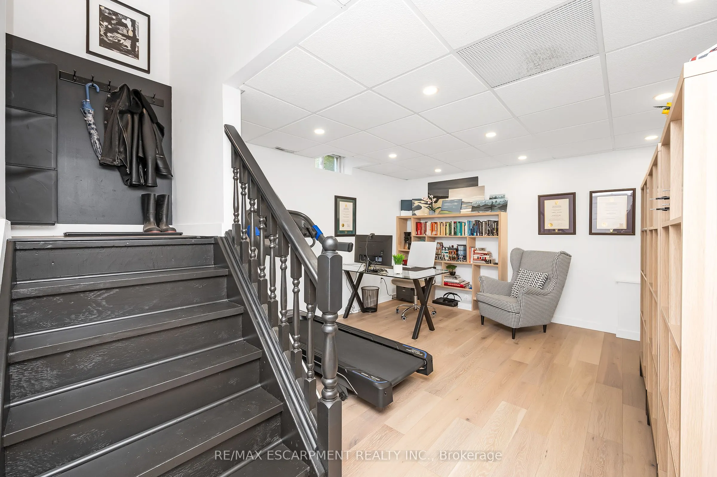27 Richmeadow Crescent