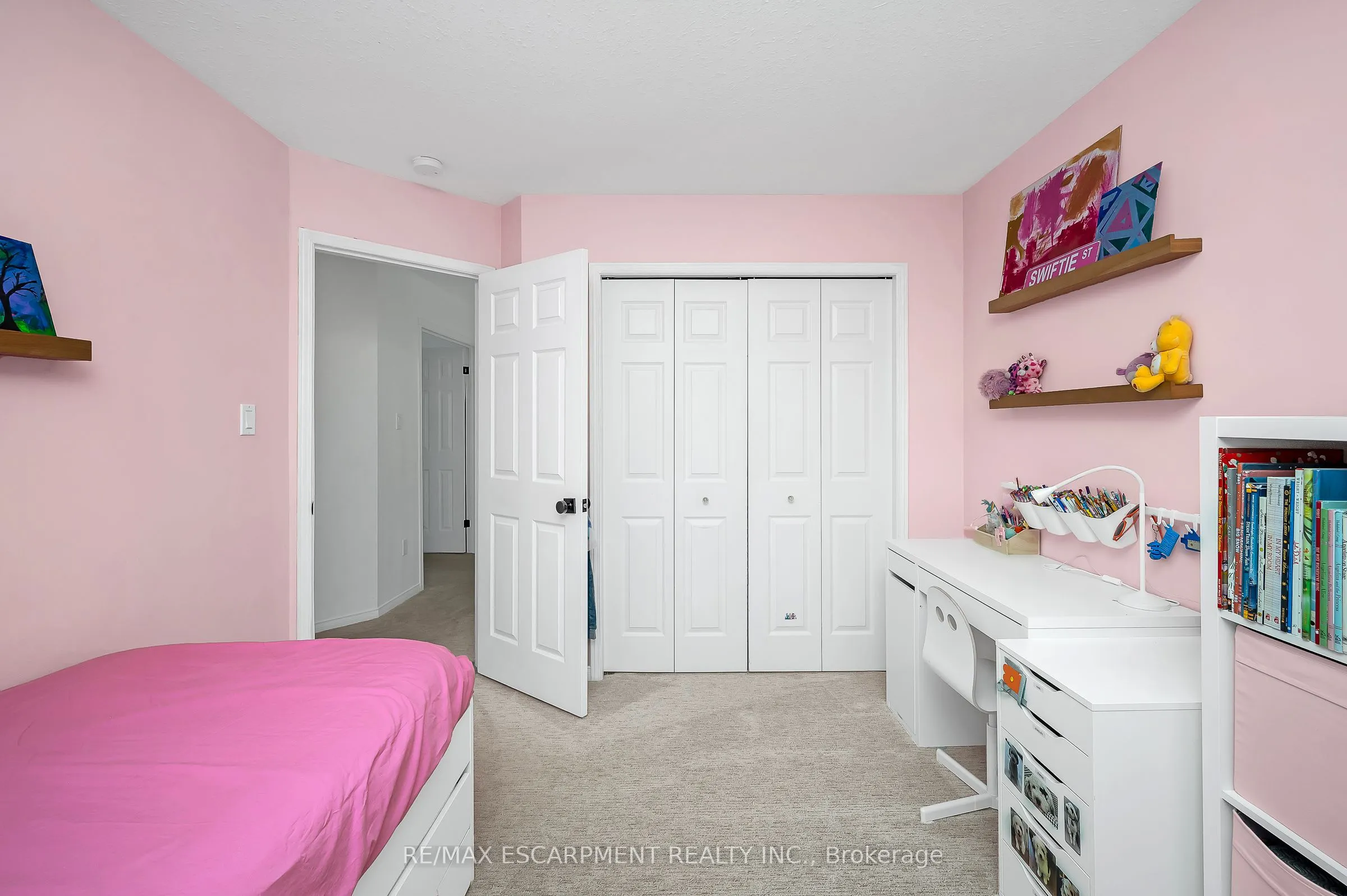 27 Richmeadow Crescent