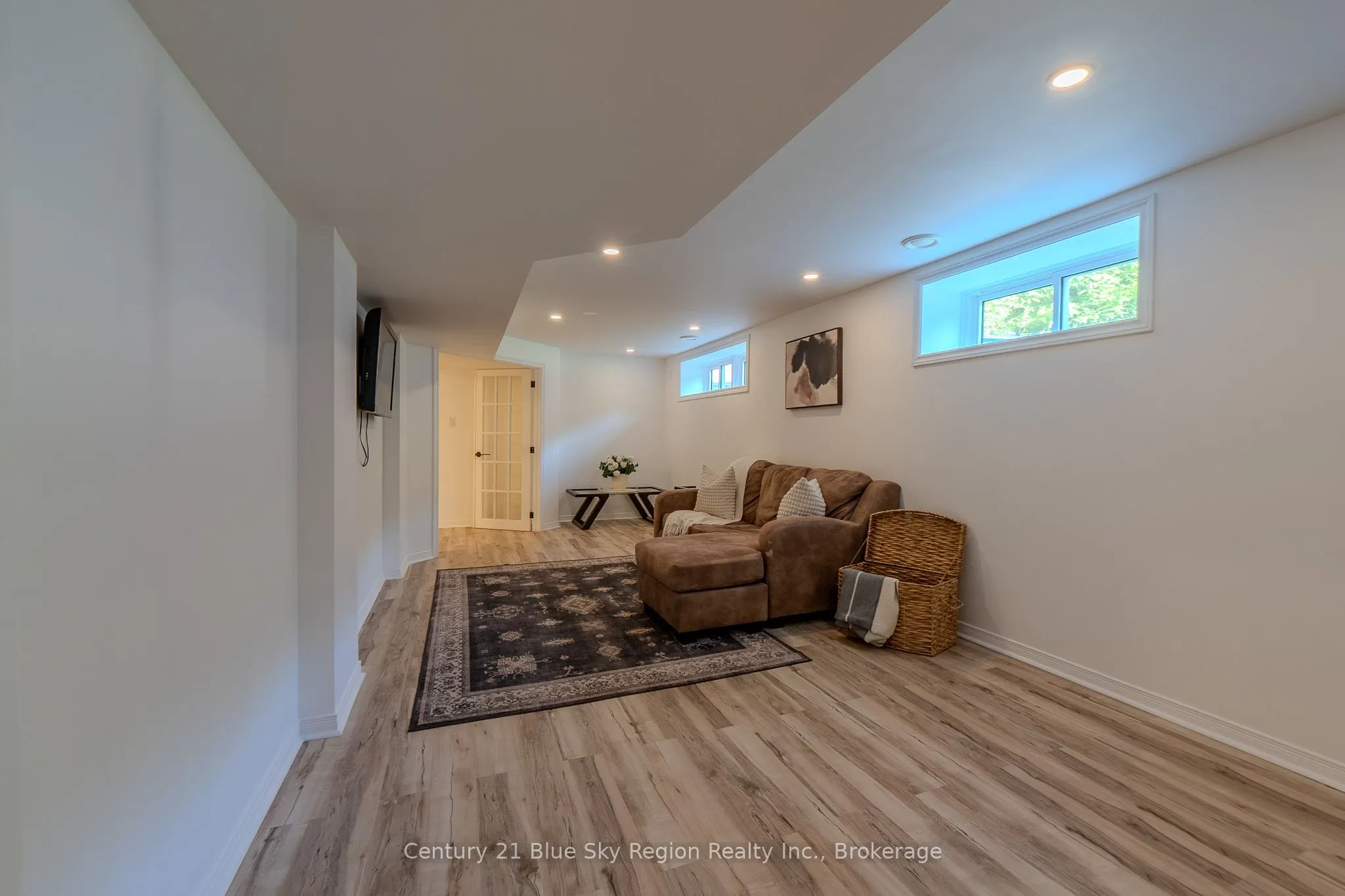 2527 Eastview Crescent