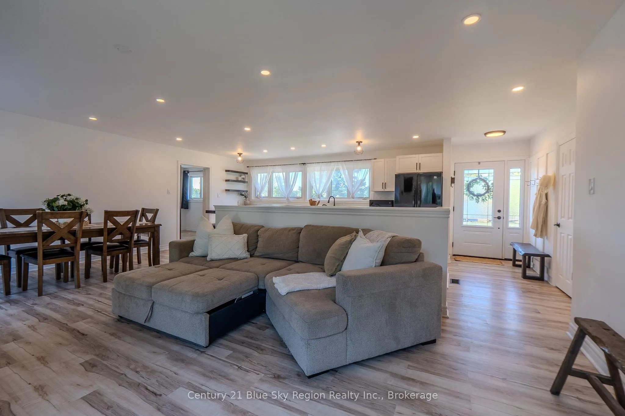 2527 Eastview Crescent
