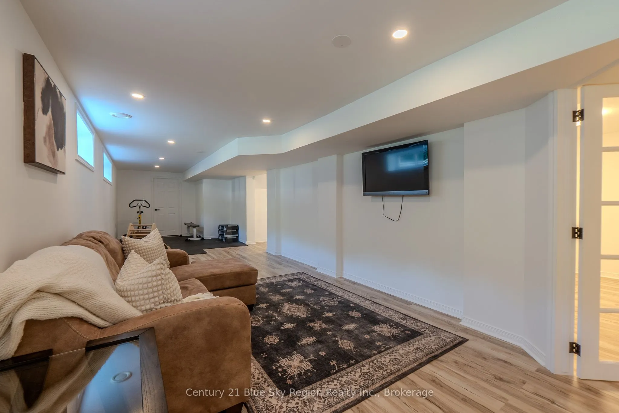 2527 Eastview Crescent