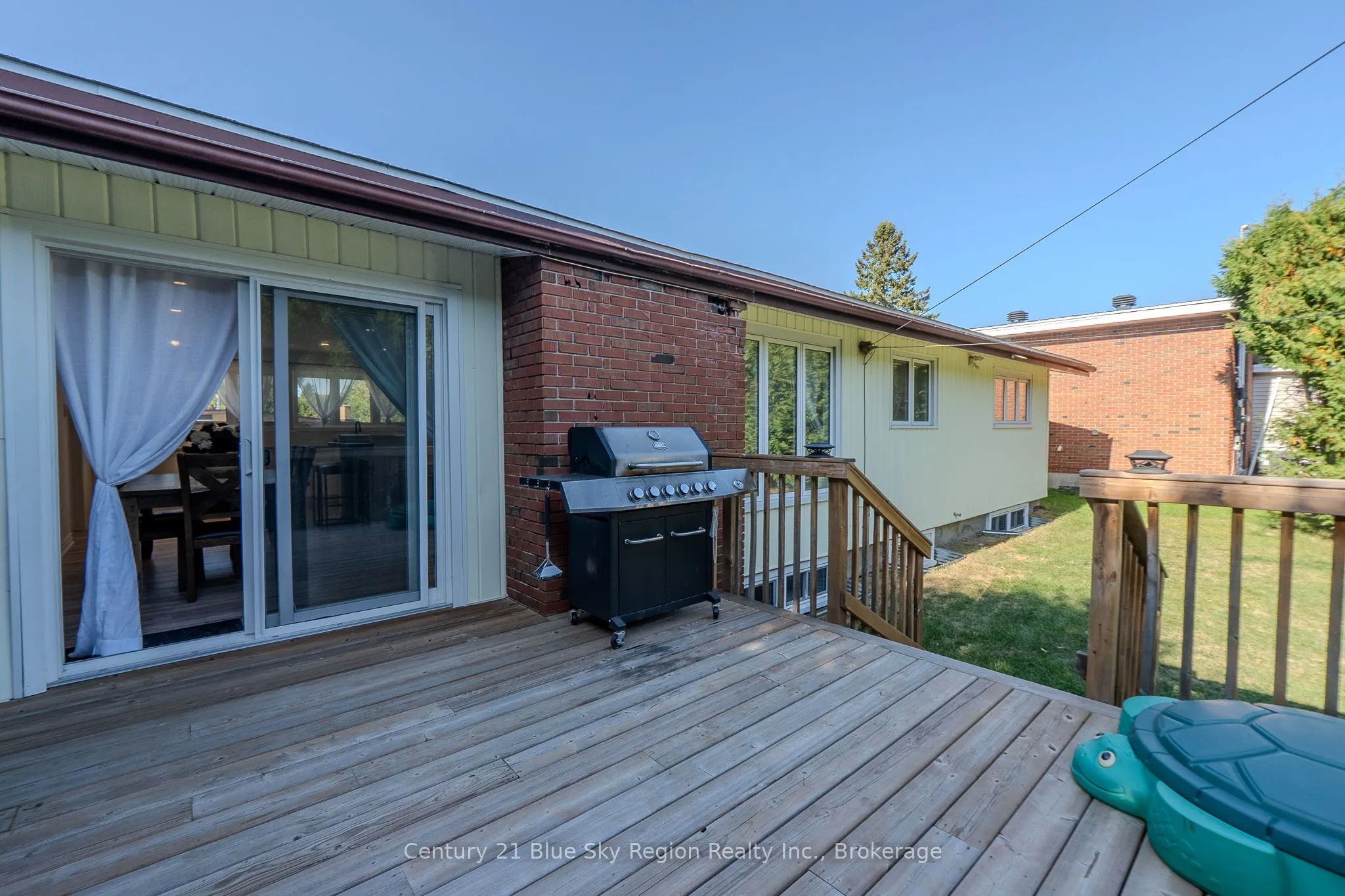 2527 Eastview Crescent