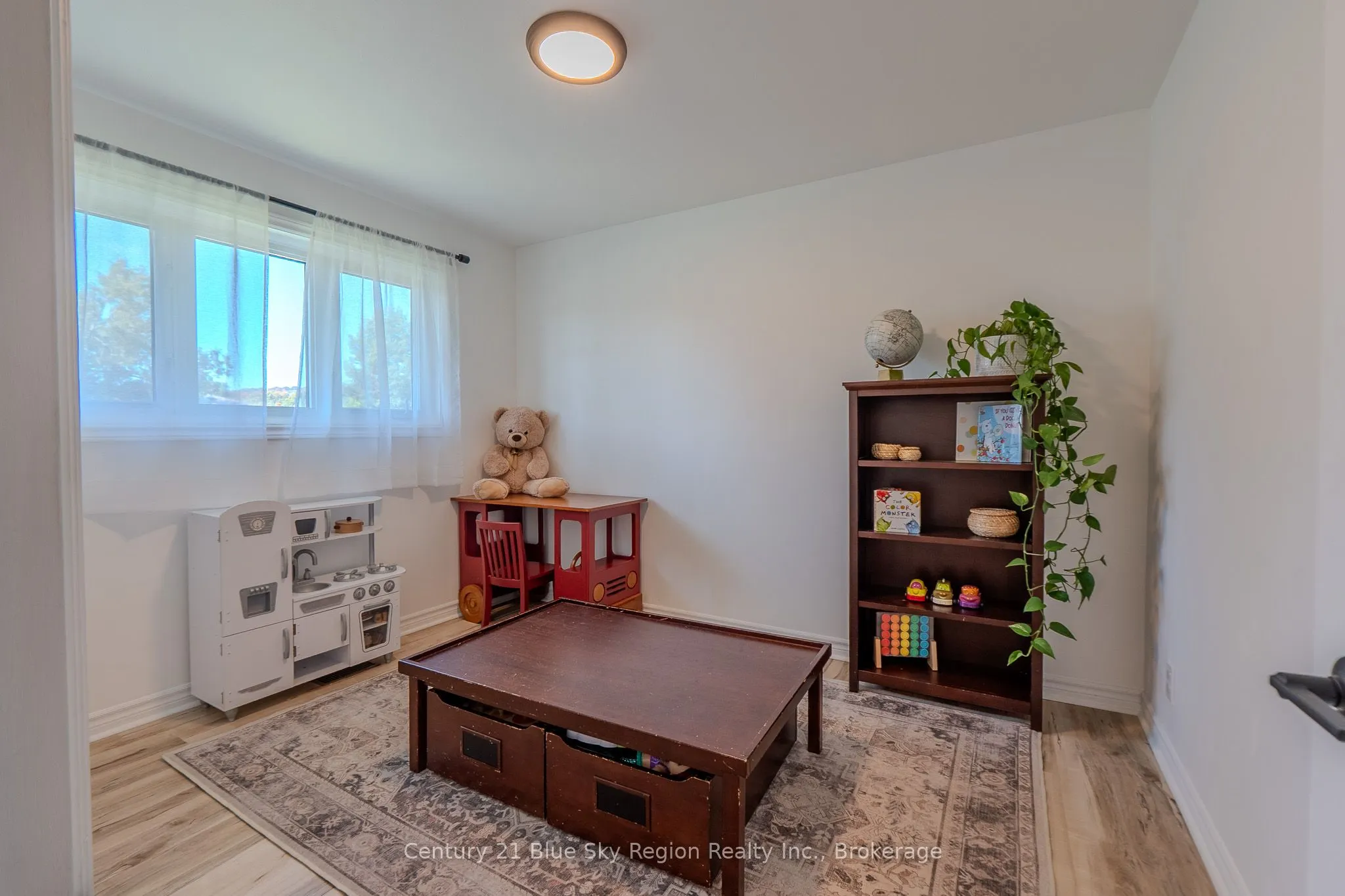2527 Eastview Crescent