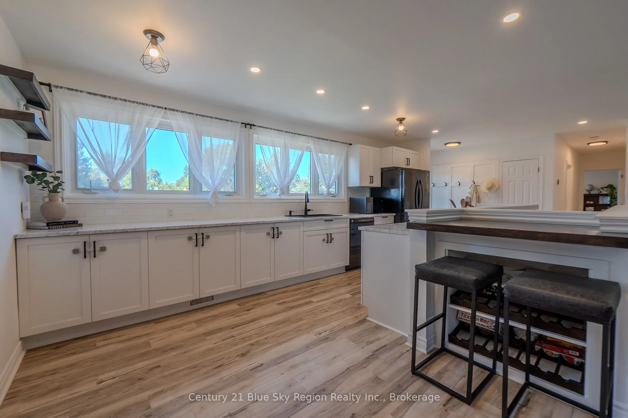 2527 Eastview Crescent