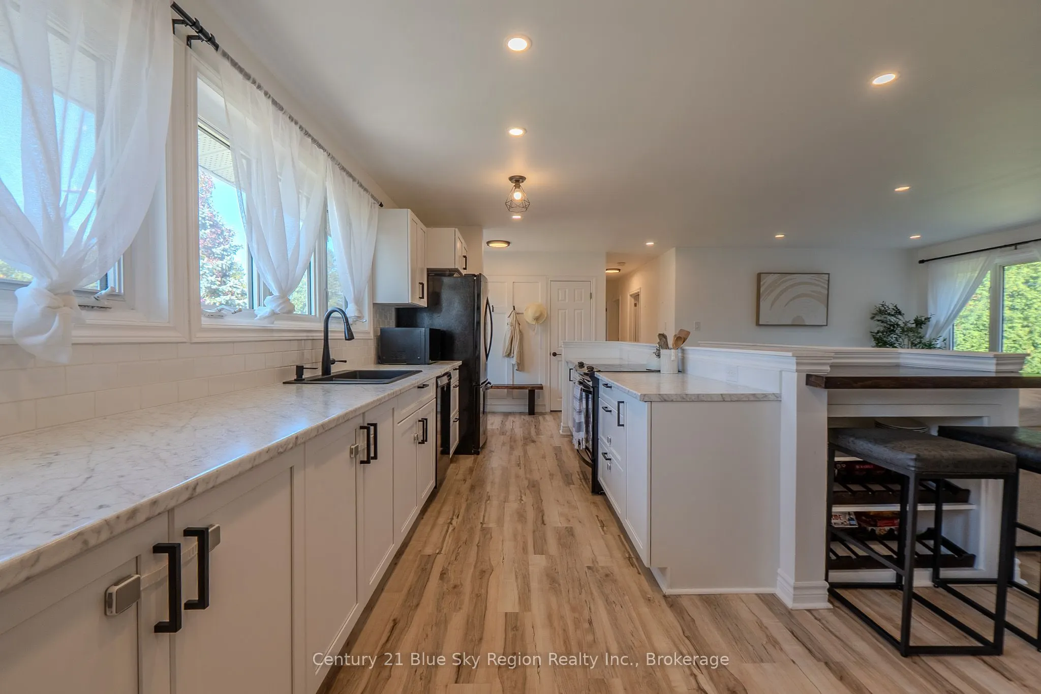 2527 Eastview Crescent