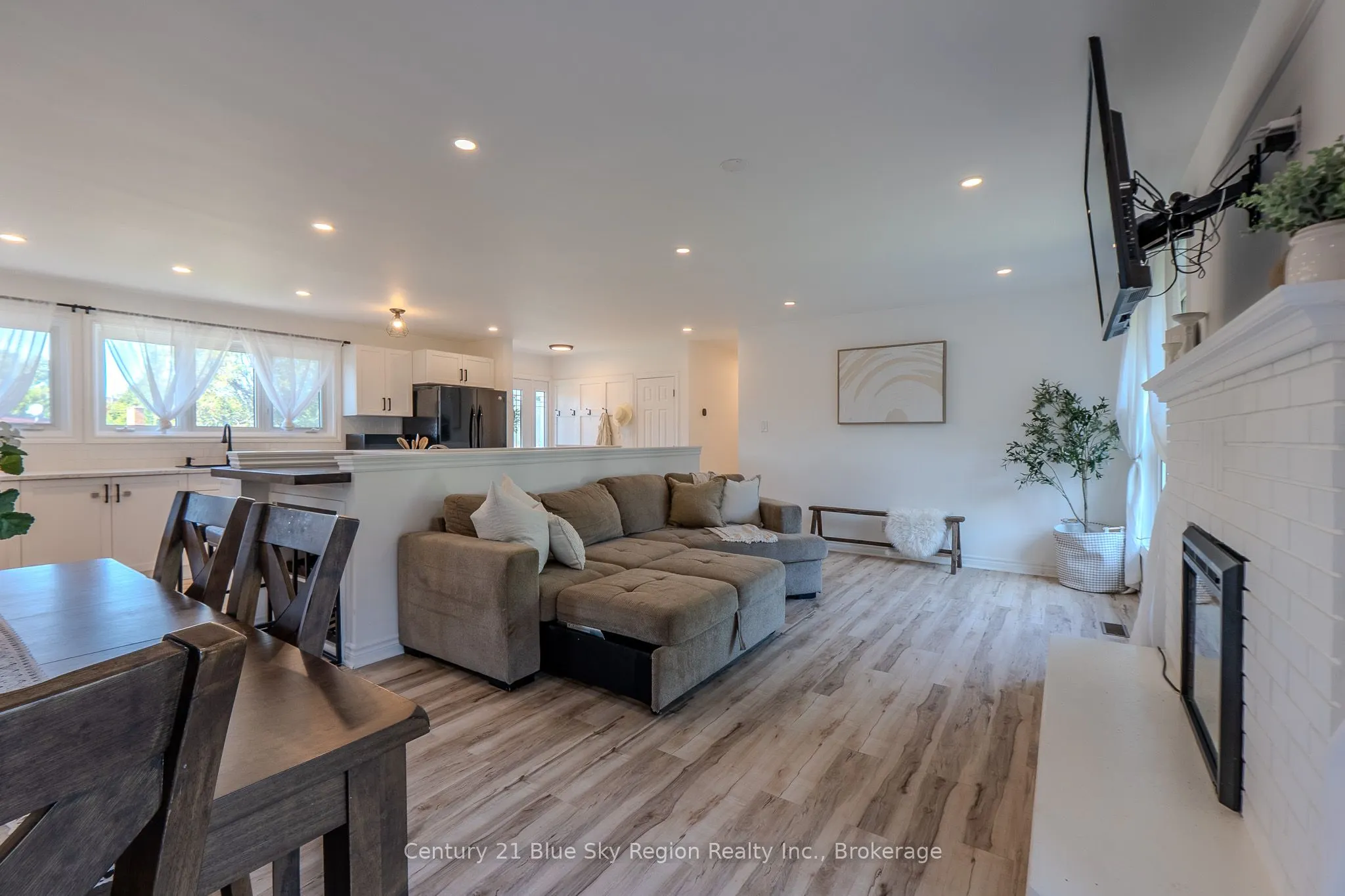 2527 Eastview Crescent