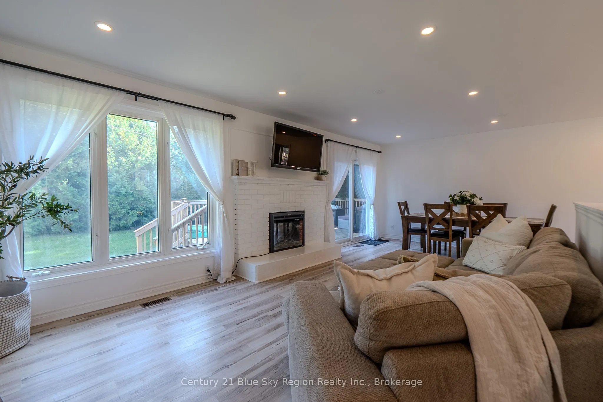 2527 Eastview Crescent