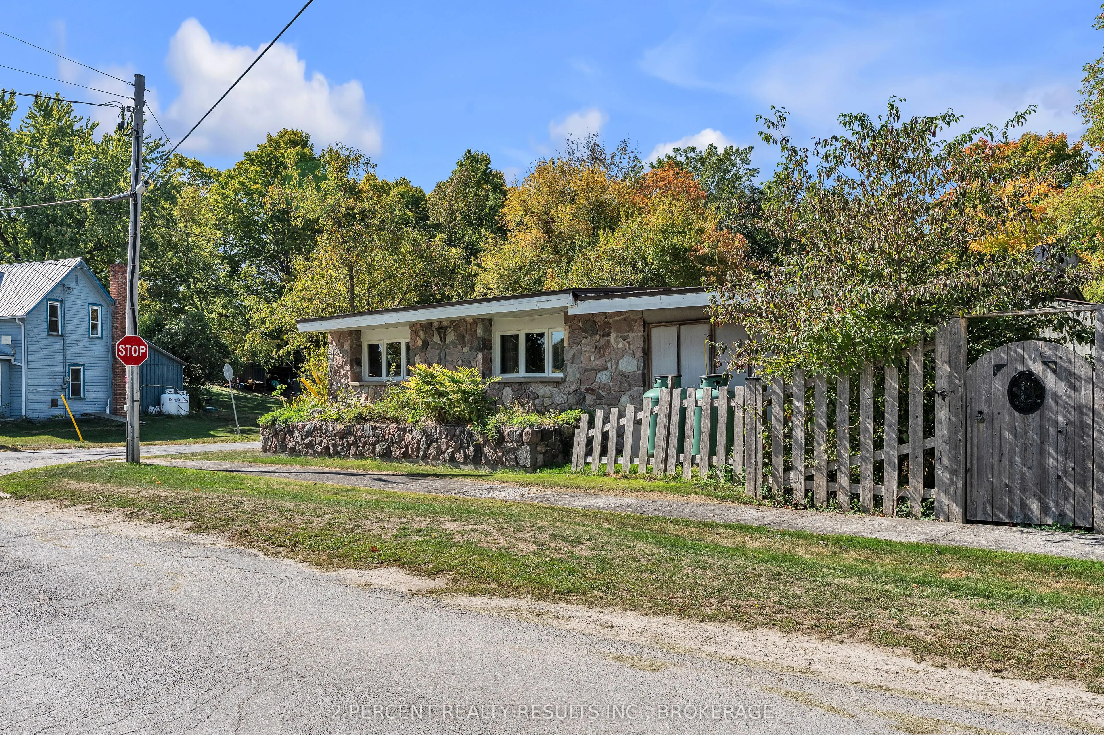 12 Luffman Road