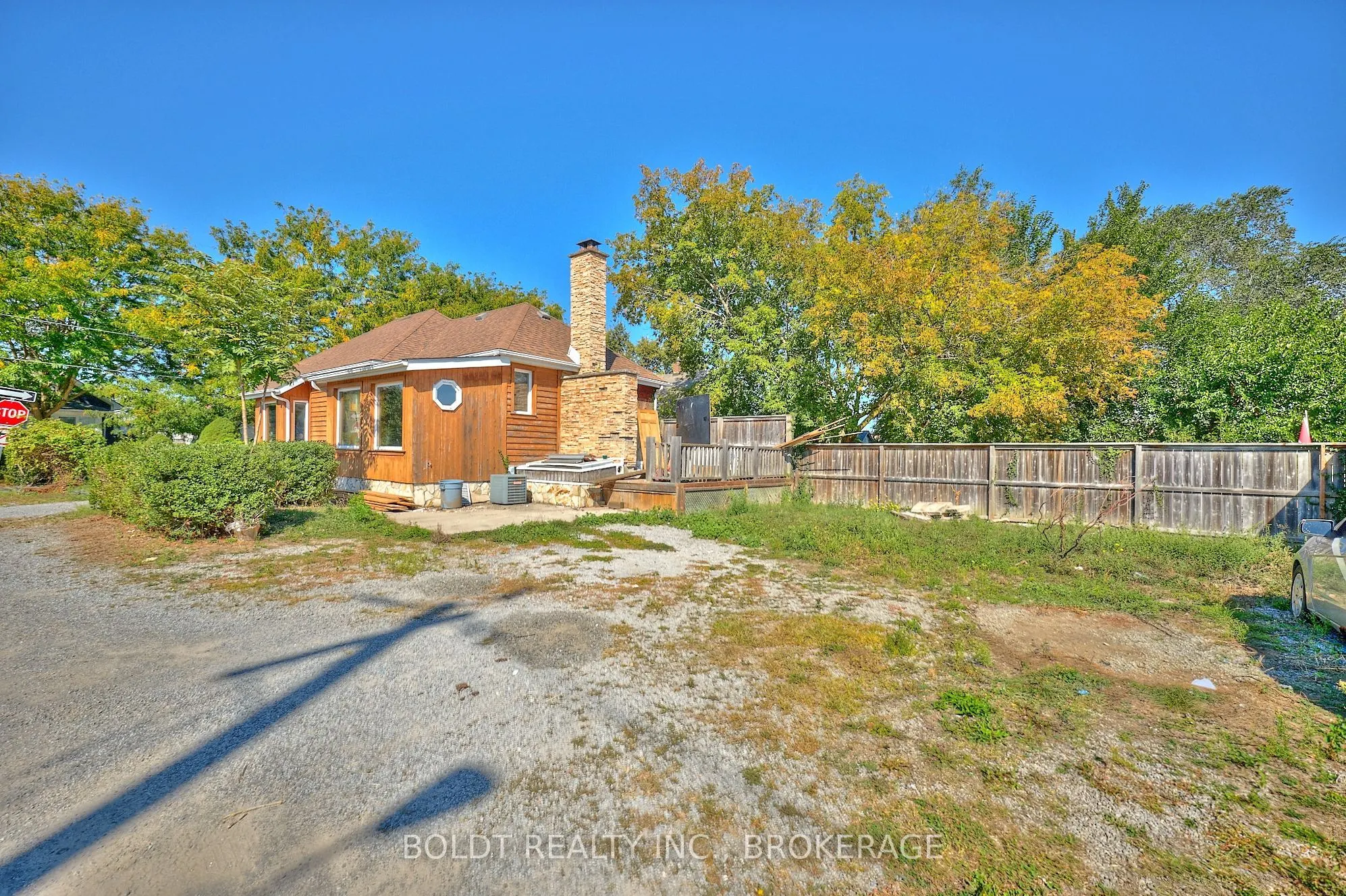20 Grantham Avenue S