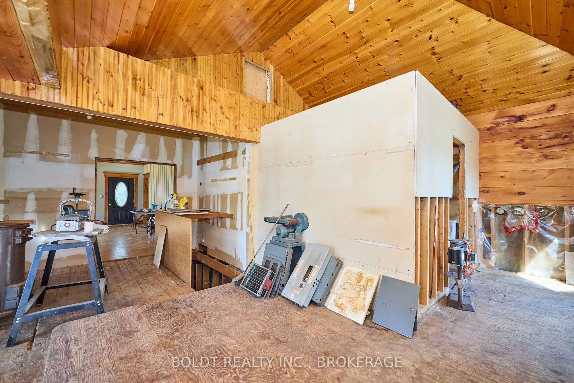 20 Grantham Avenue S