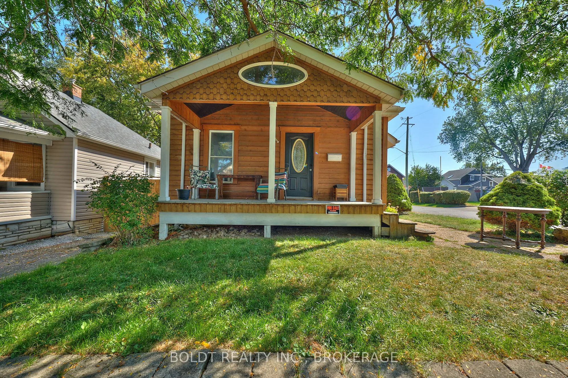 20 Grantham Avenue S