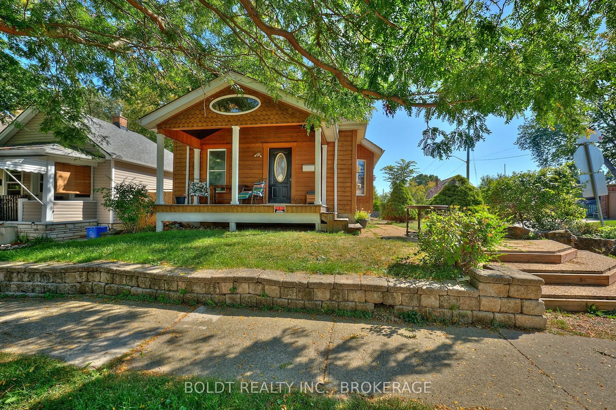 20 Grantham Avenue S