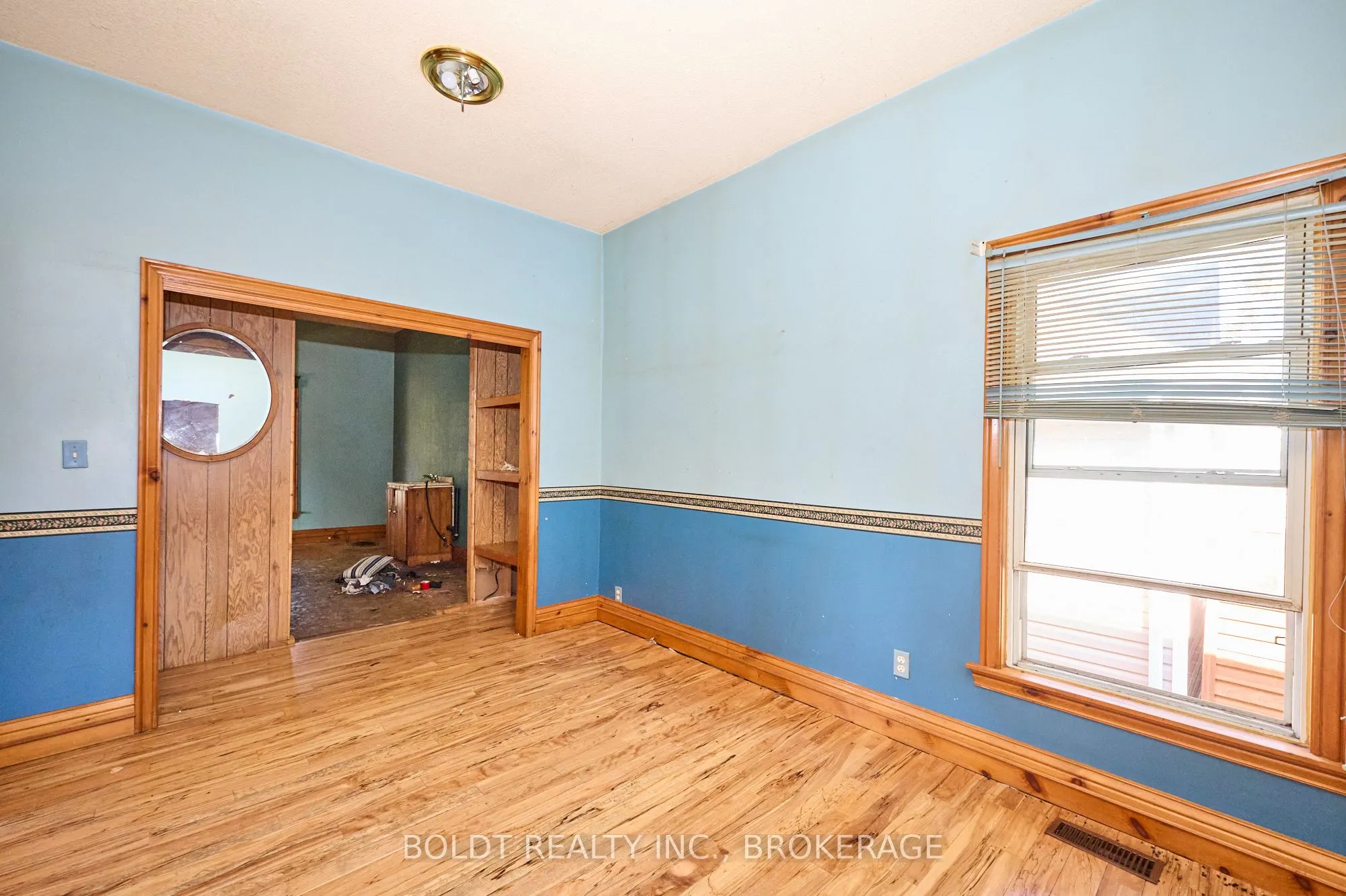 20 Grantham Avenue S