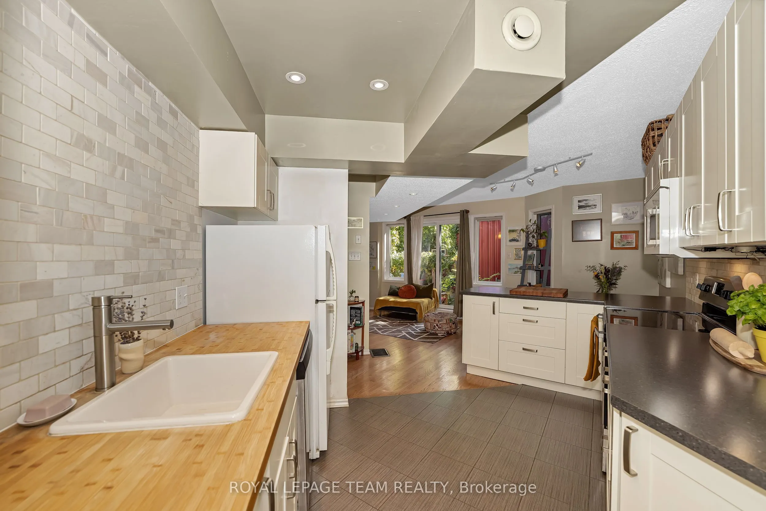518 Lisgar Street, #9