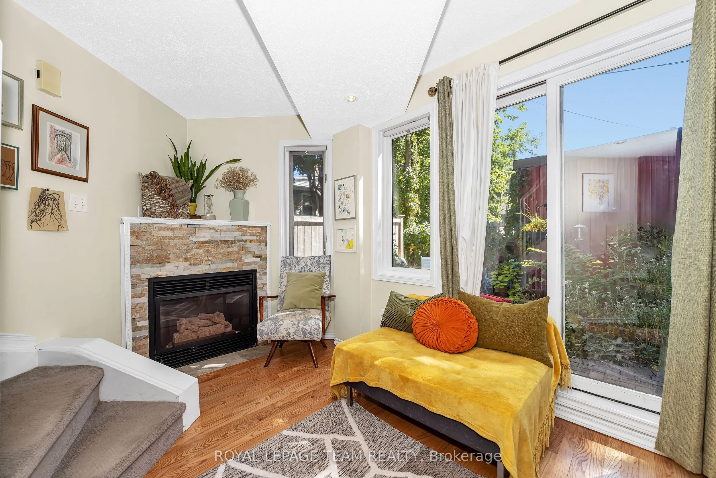 518 Lisgar Street, #9