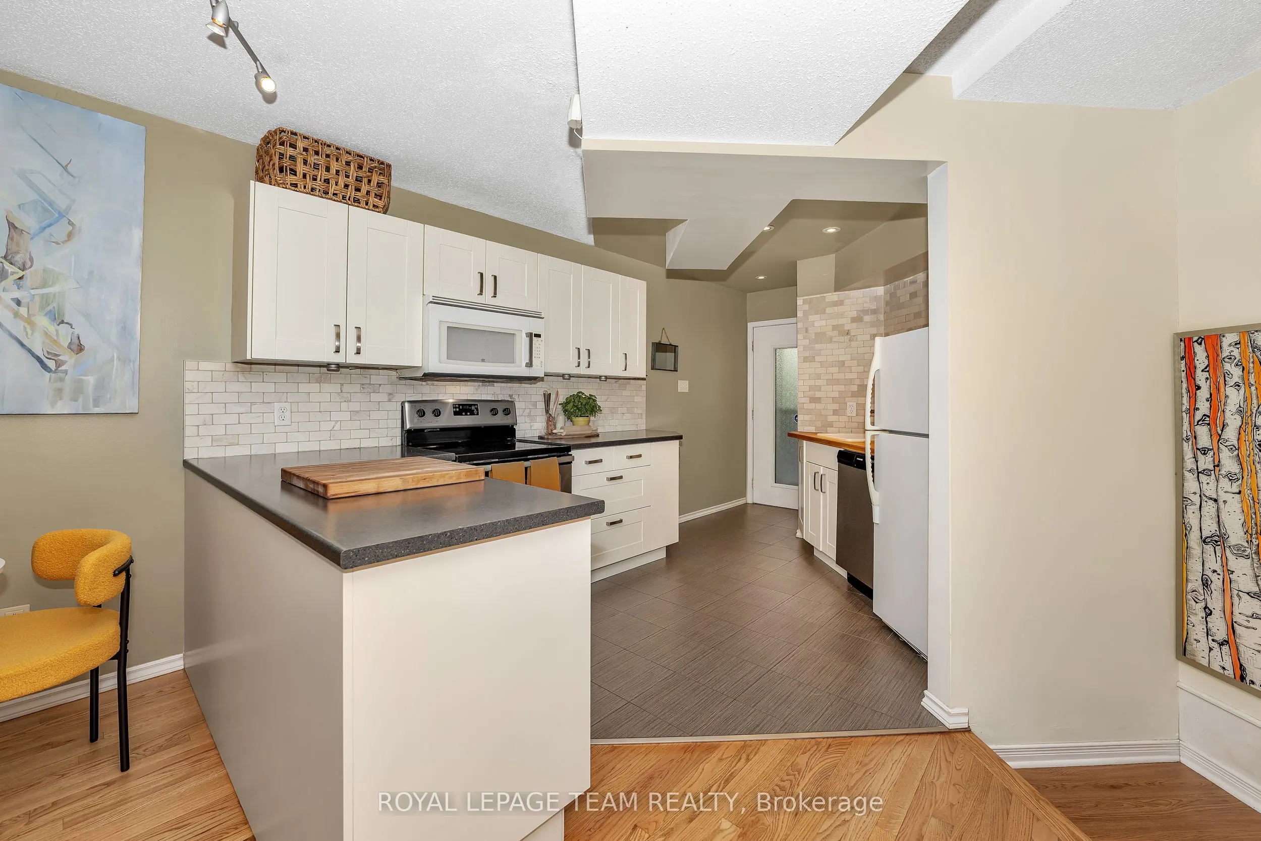 518 Lisgar Street, #9