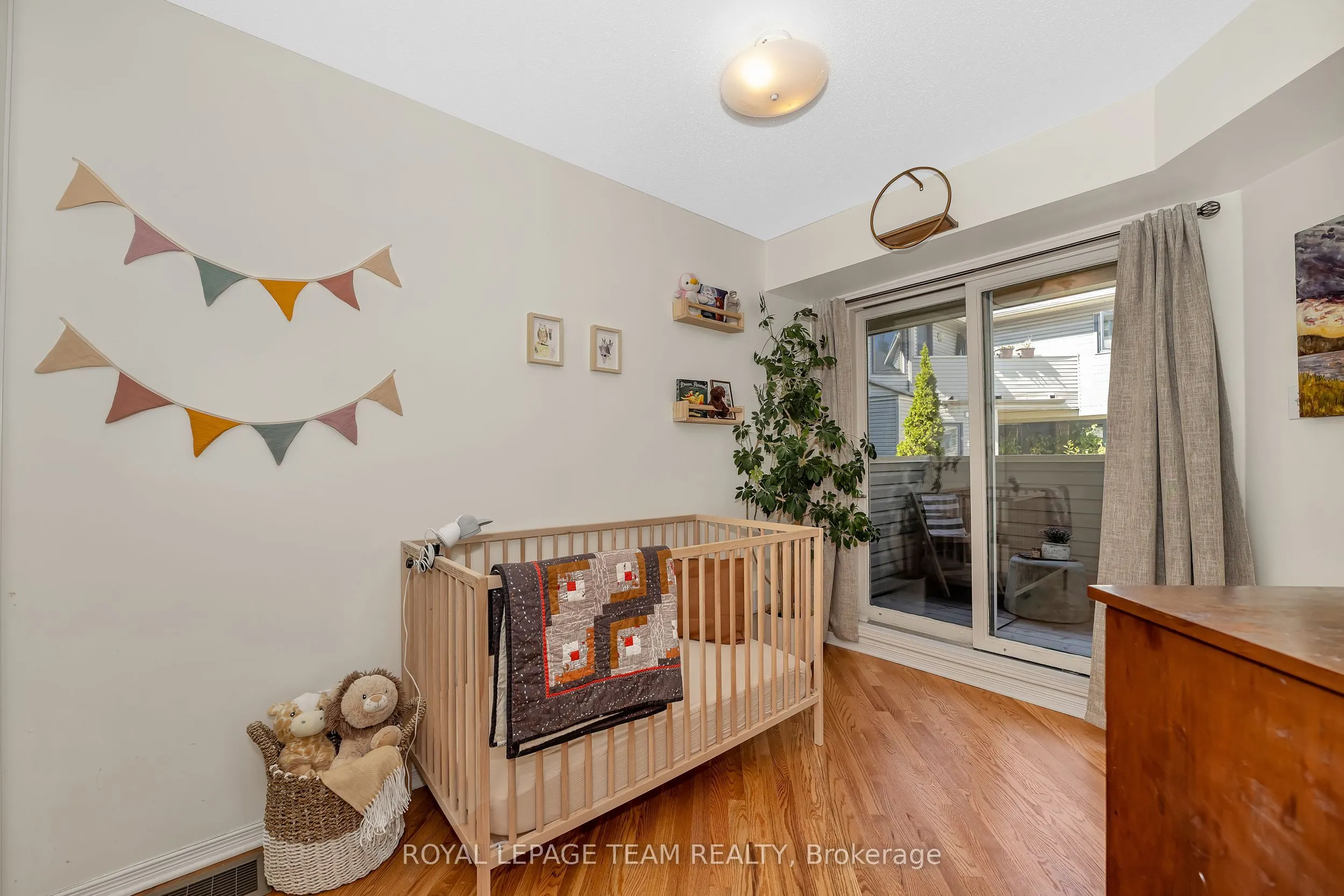 518 Lisgar Street, #9