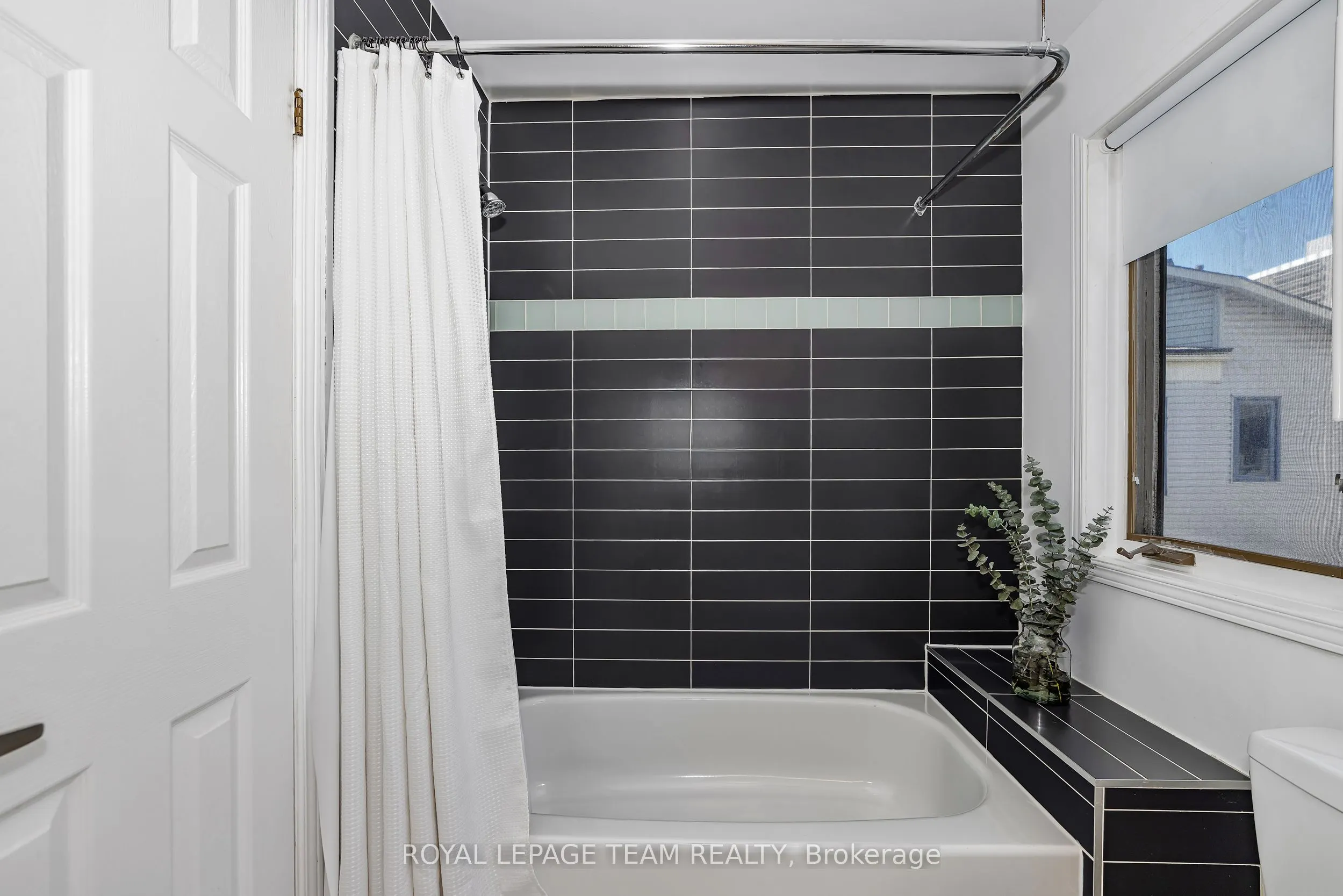 518 Lisgar Street, #9