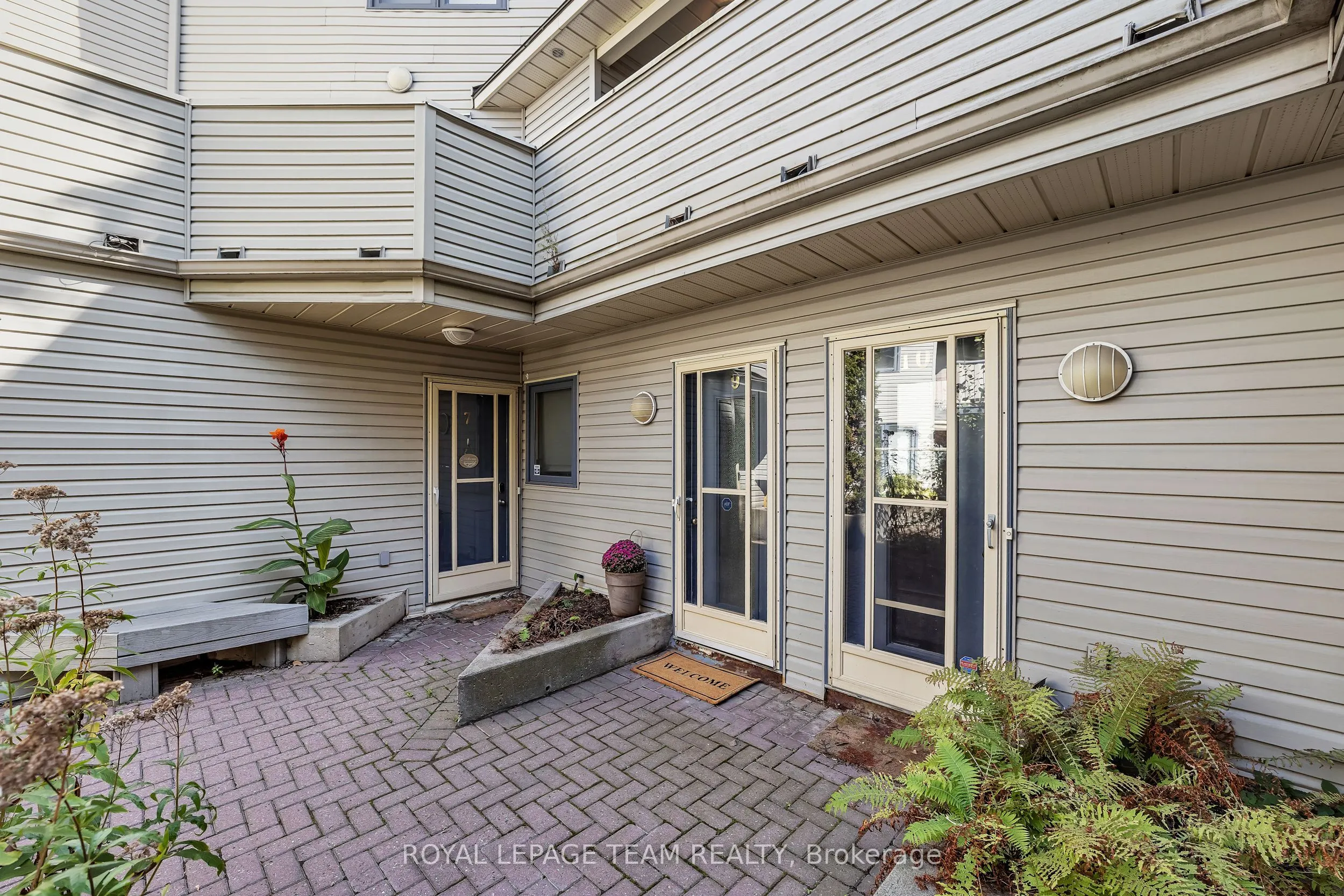 518 Lisgar Street, #9