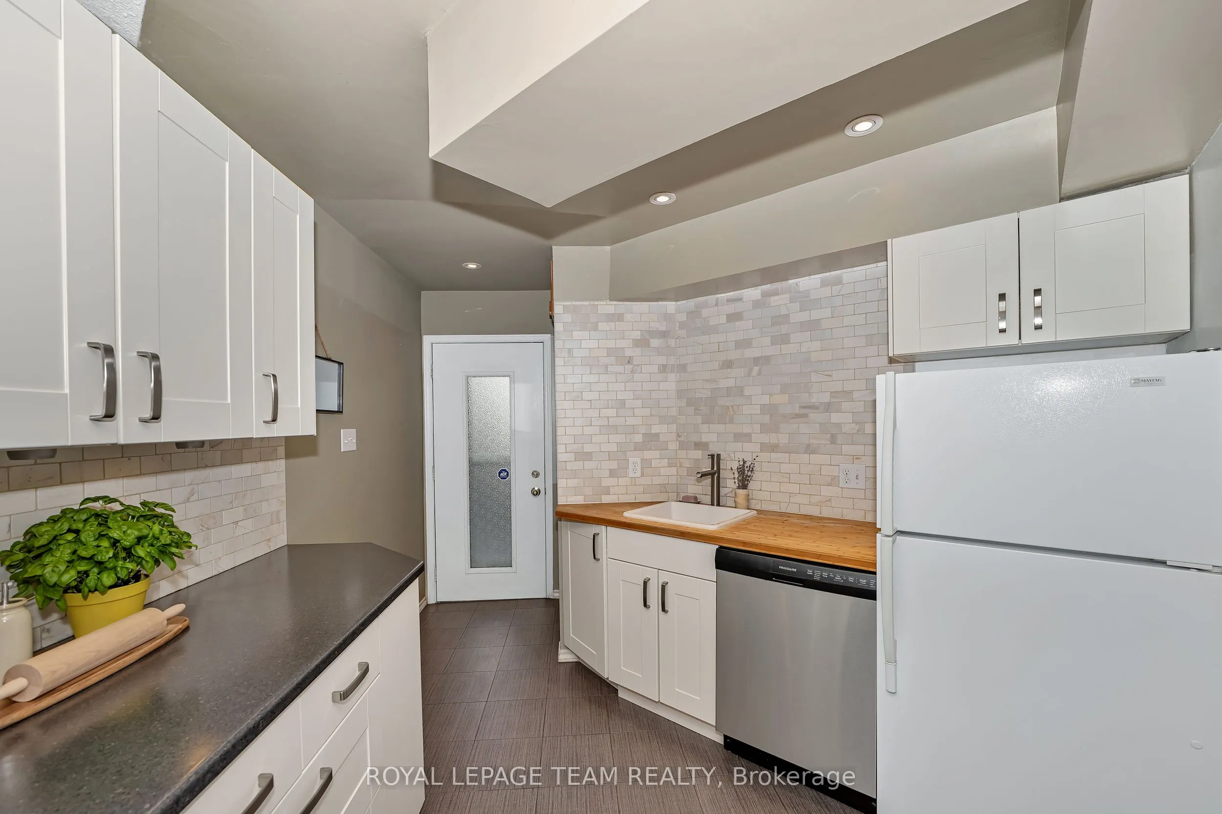 518 Lisgar Street, #9