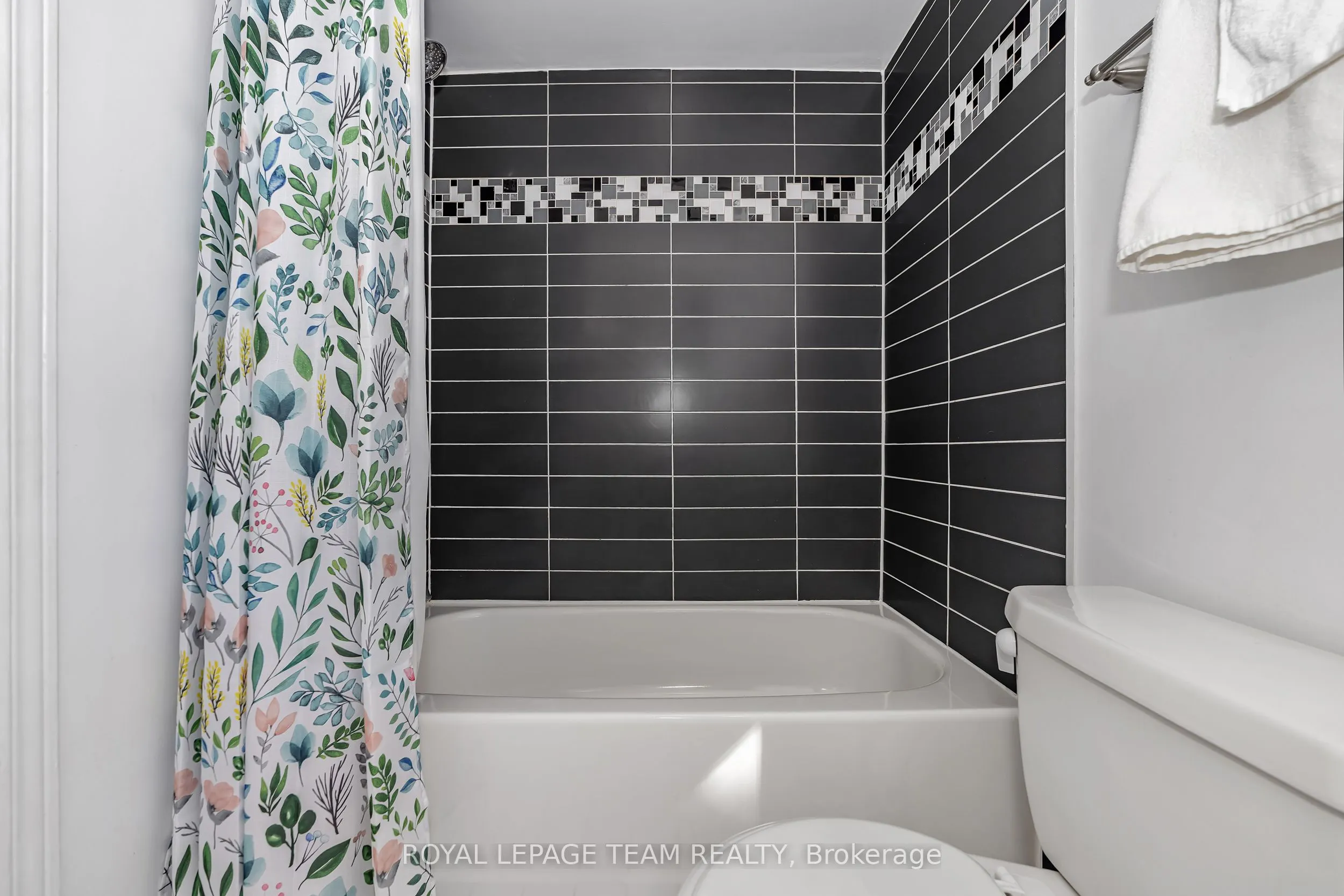 518 Lisgar Street, #9