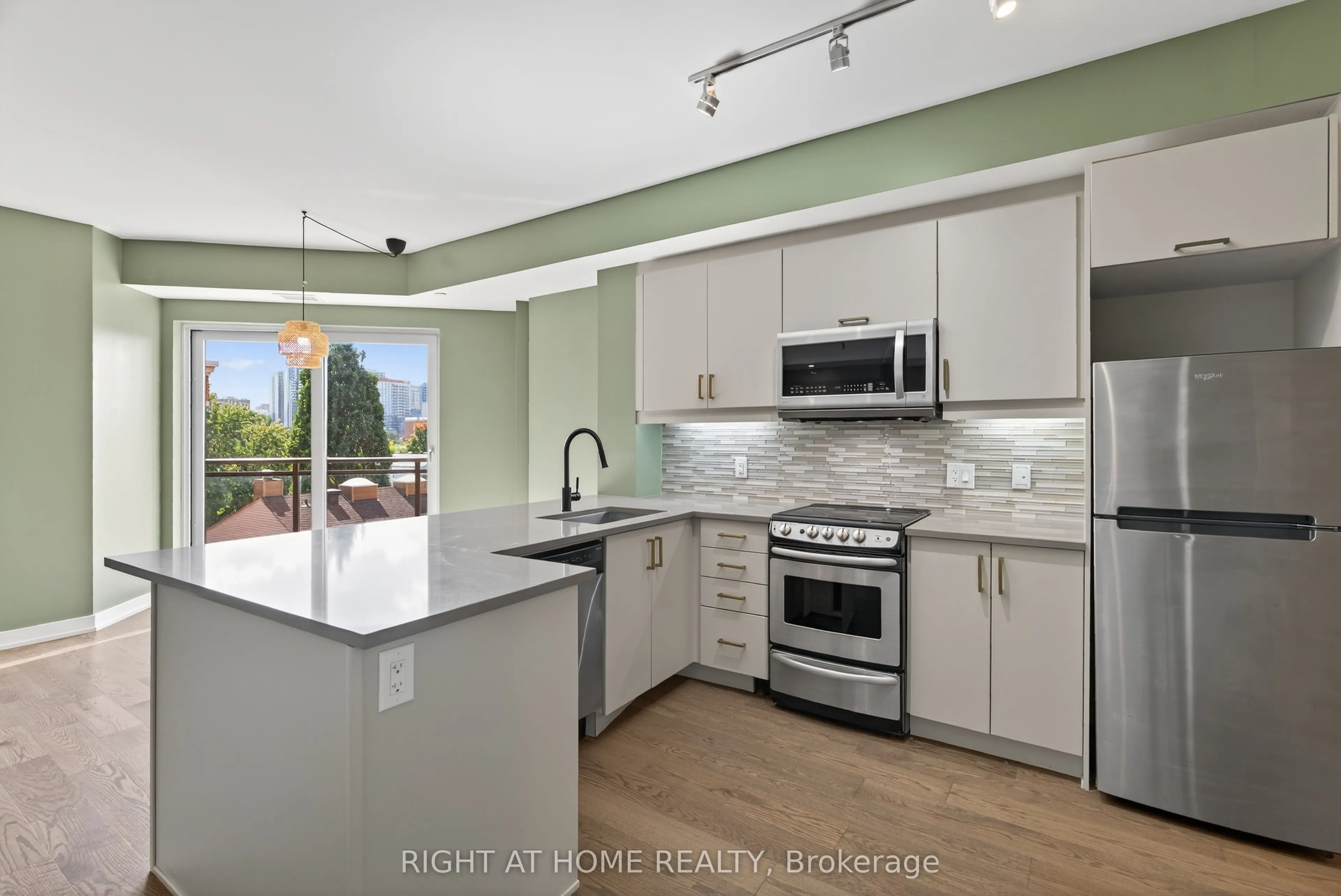 316 Bruyere Street, #517