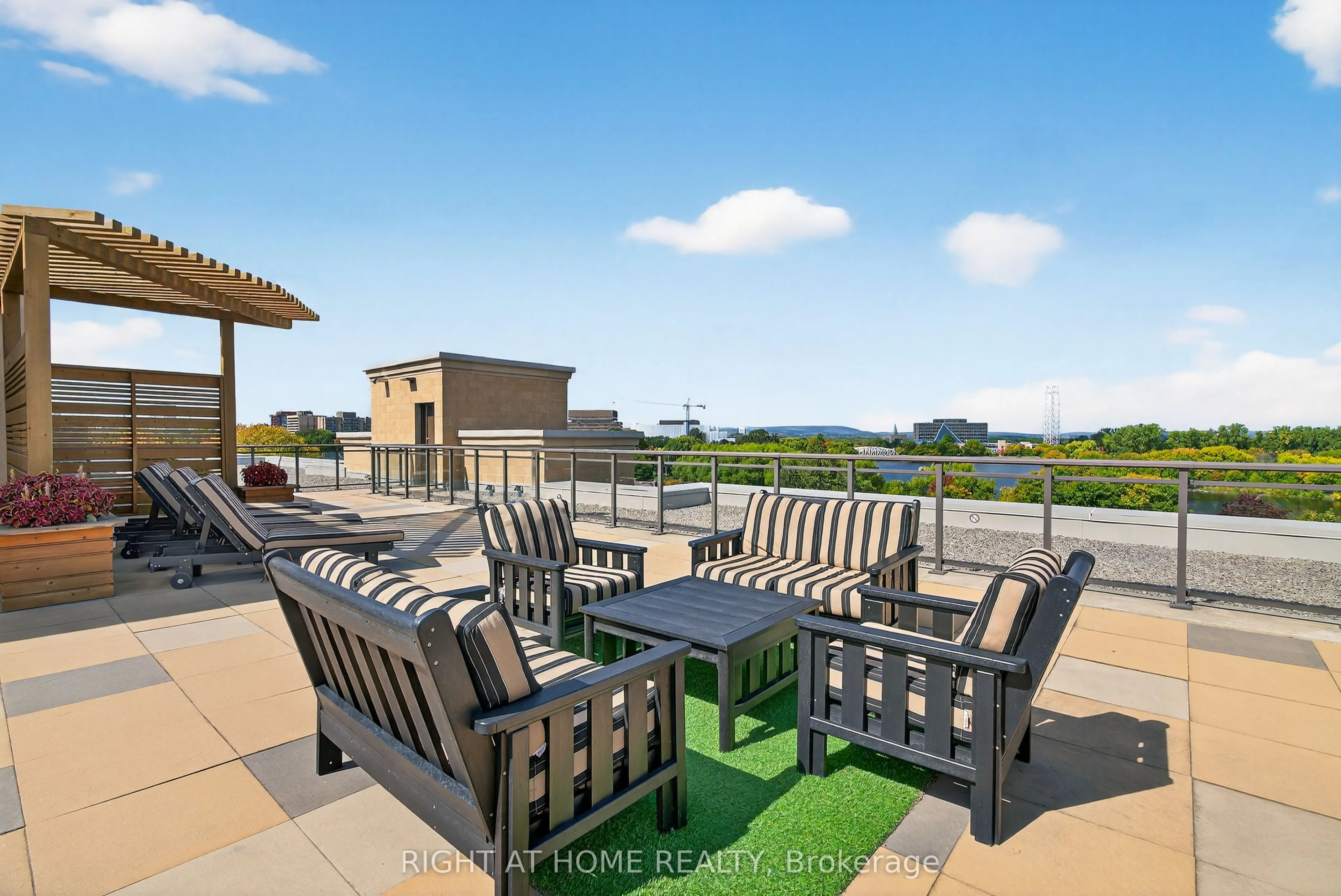 316 Bruyere Street, #517