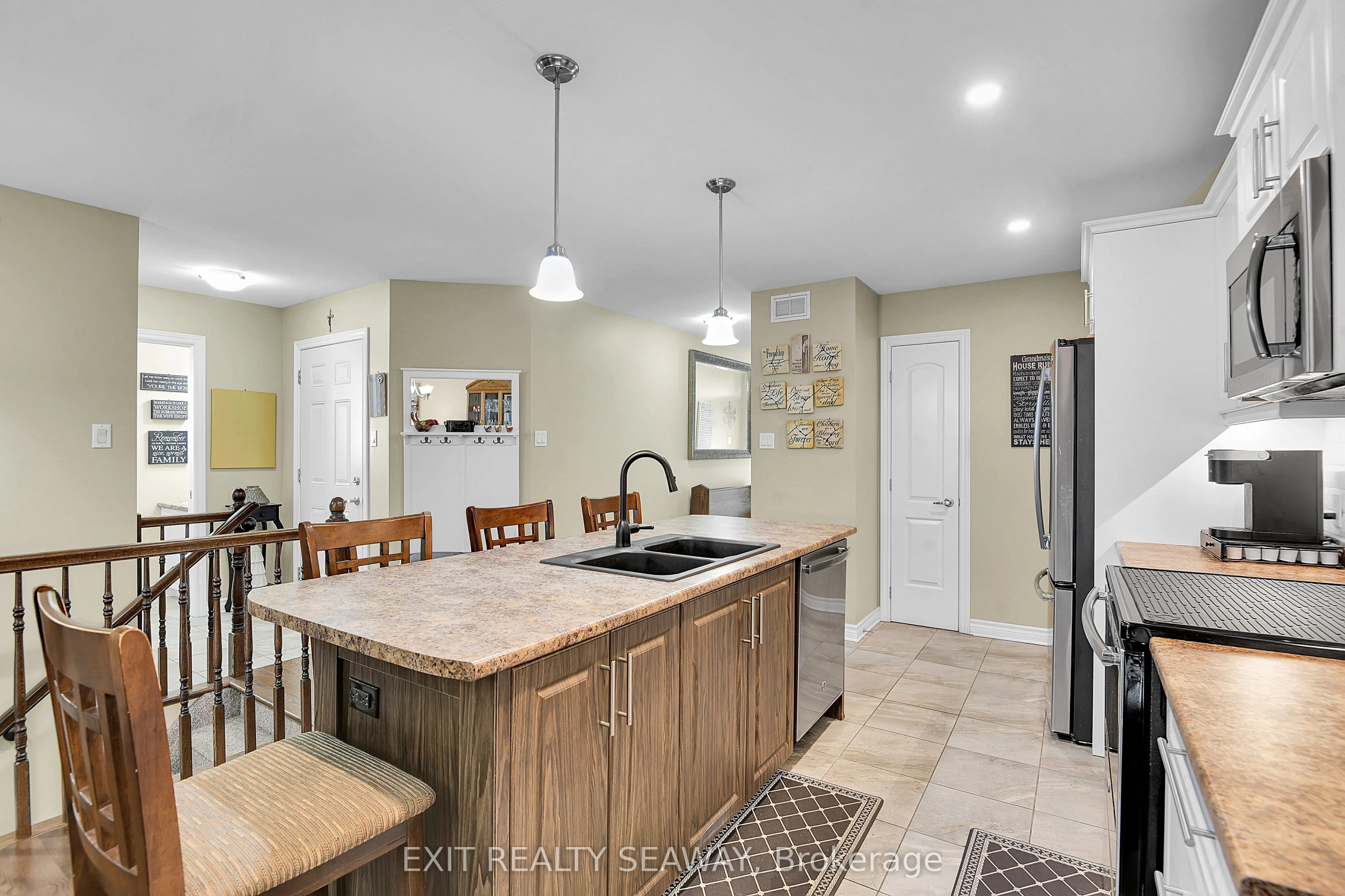 3108 Mauricy Crescent