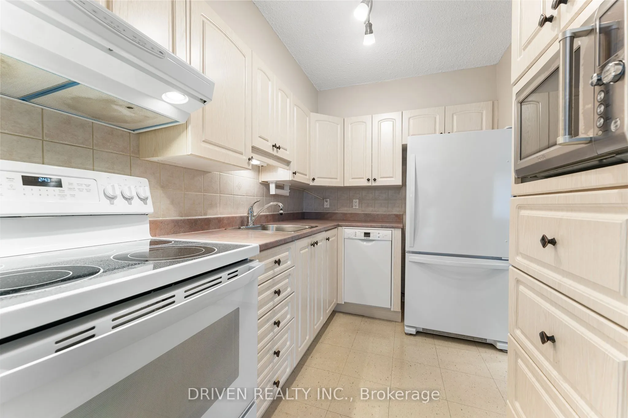158 A McArthur Avenue, #404