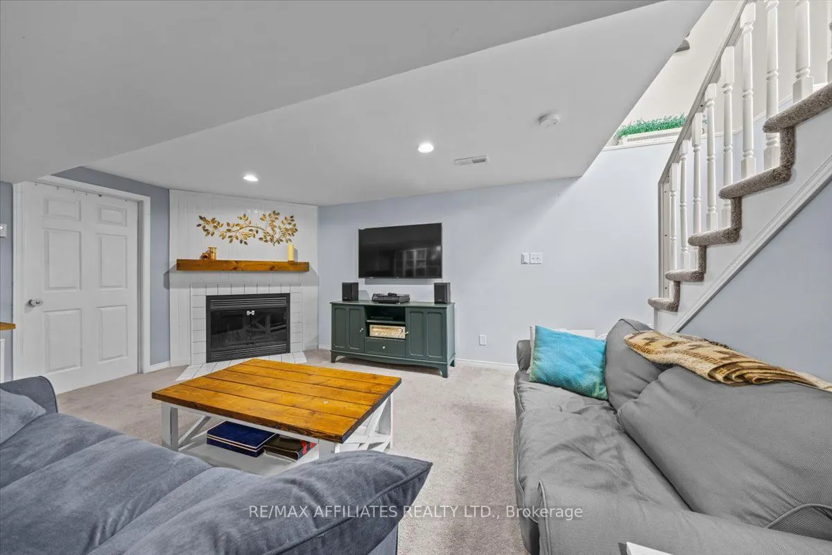 93 Springcreek Crescent