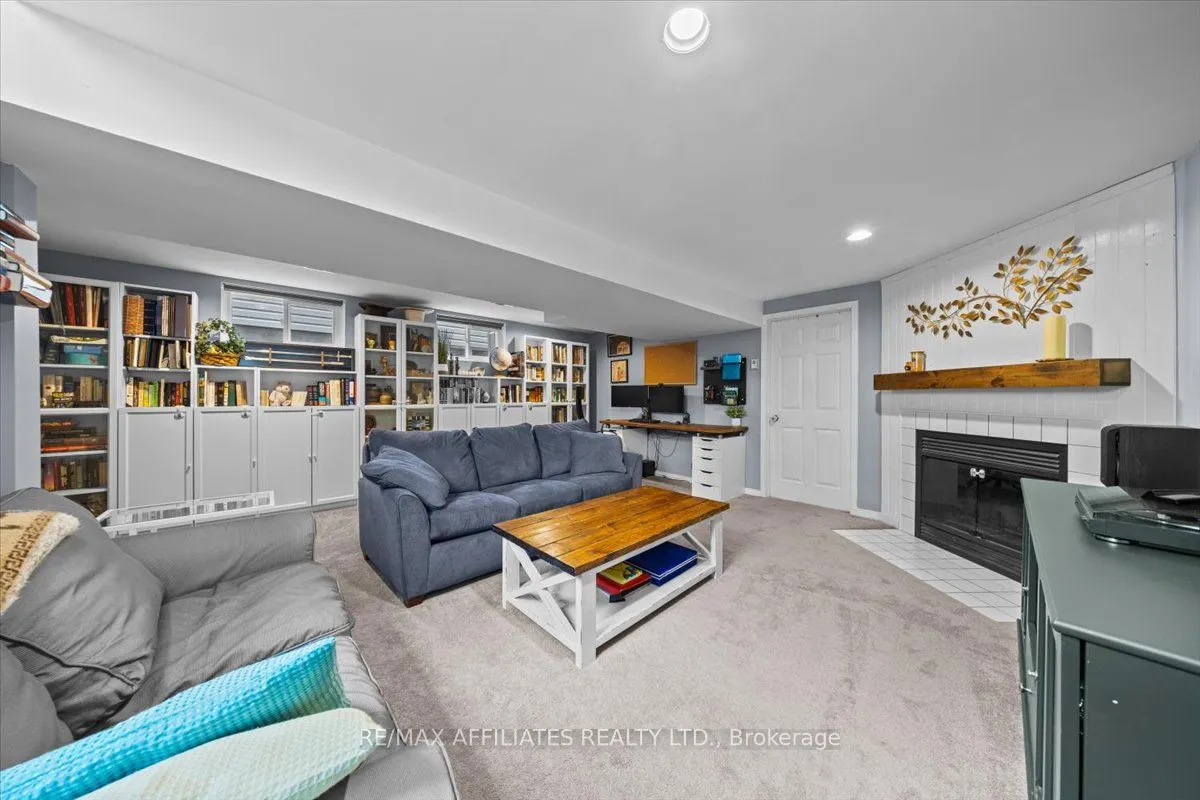 93 Springcreek Crescent