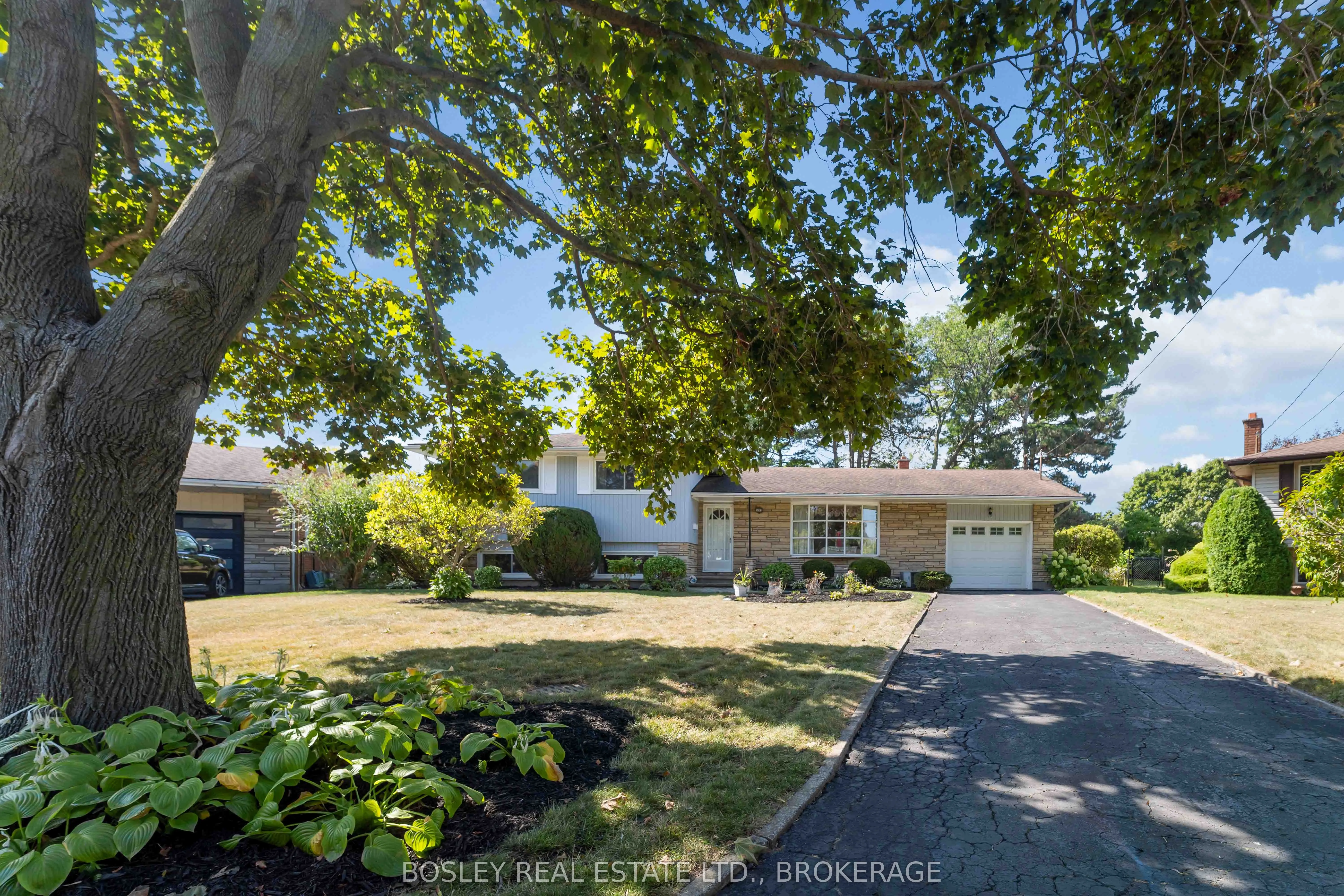 27 Meadowlark Crescent