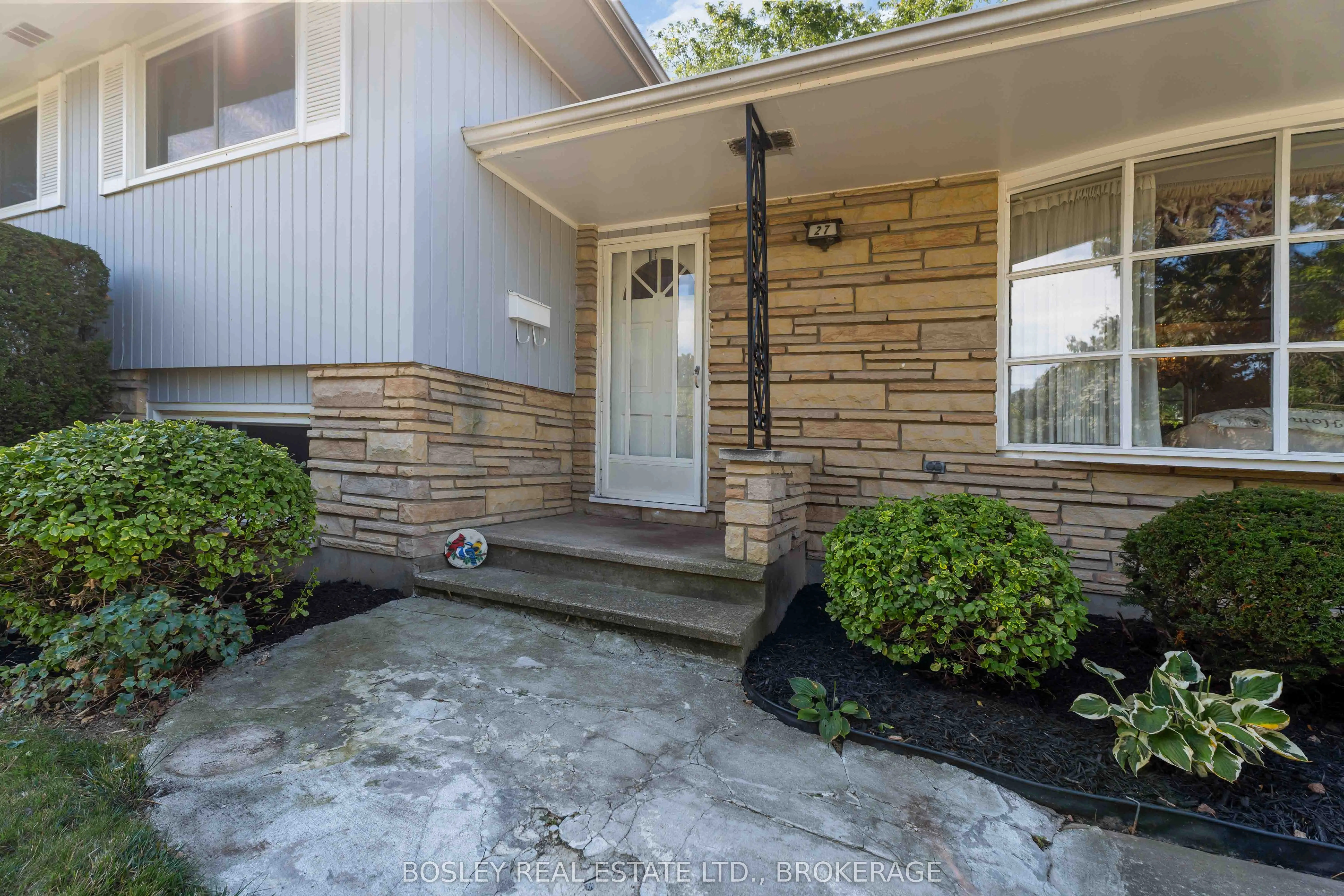 27 Meadowlark Crescent