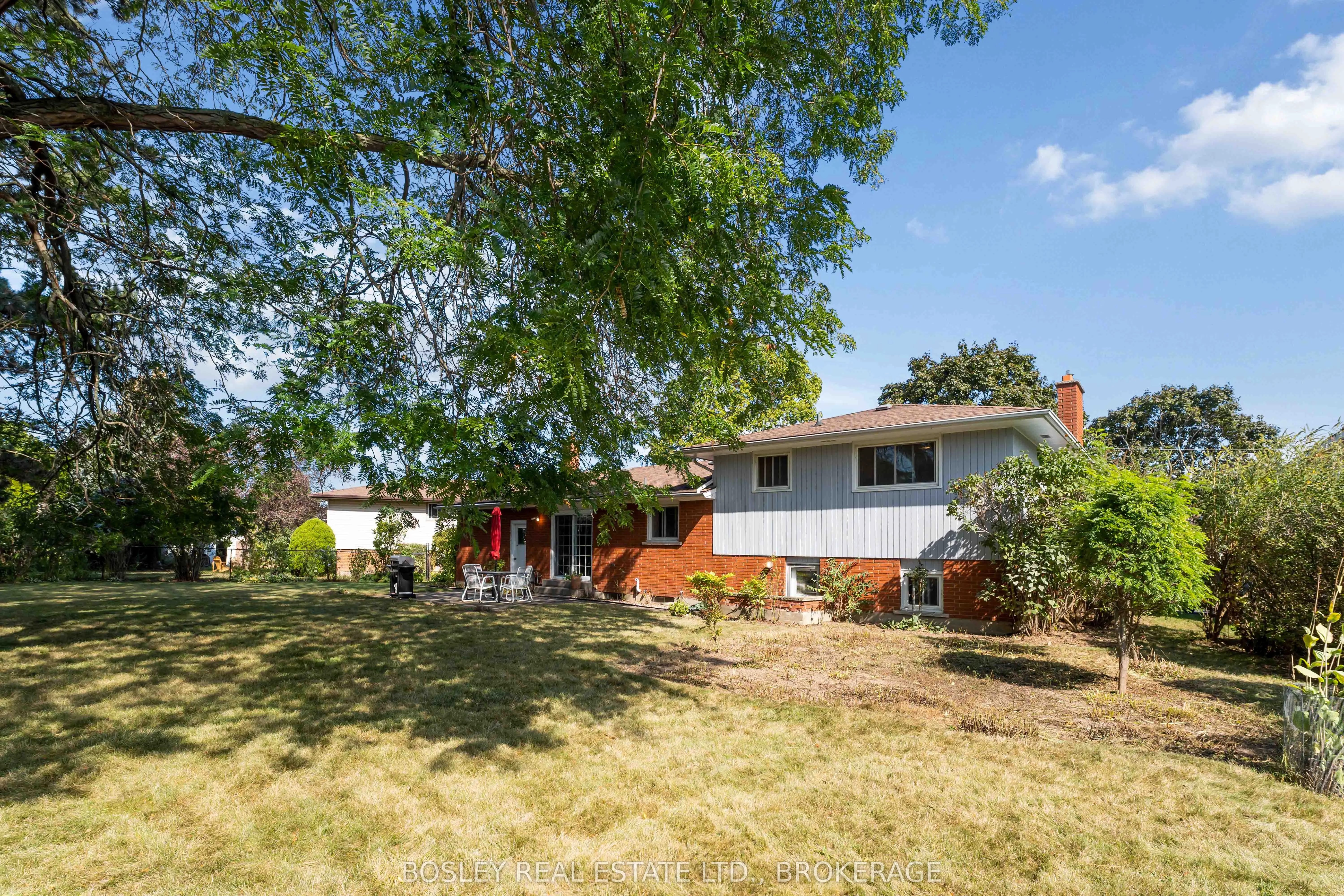 27 Meadowlark Crescent