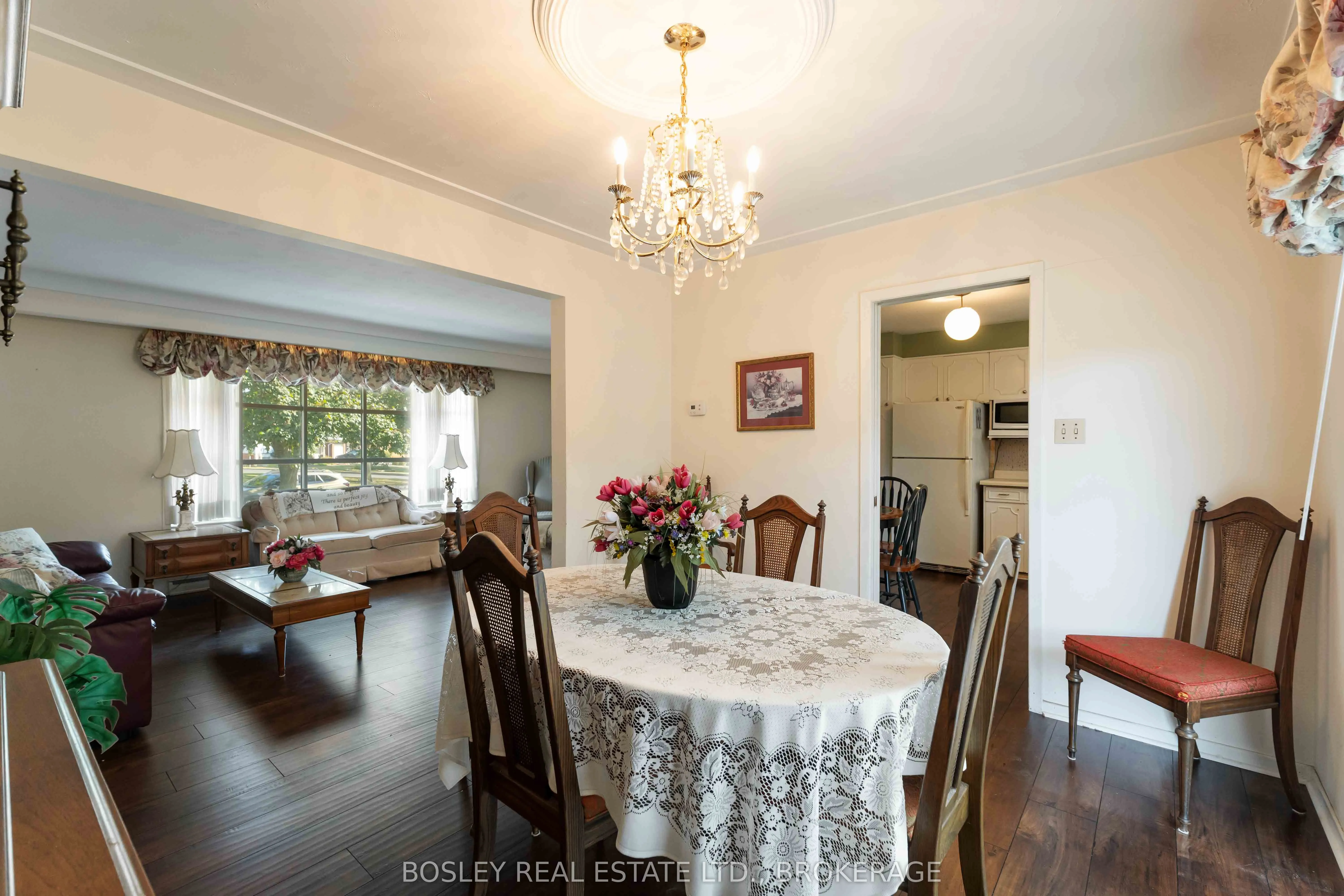 27 Meadowlark Crescent