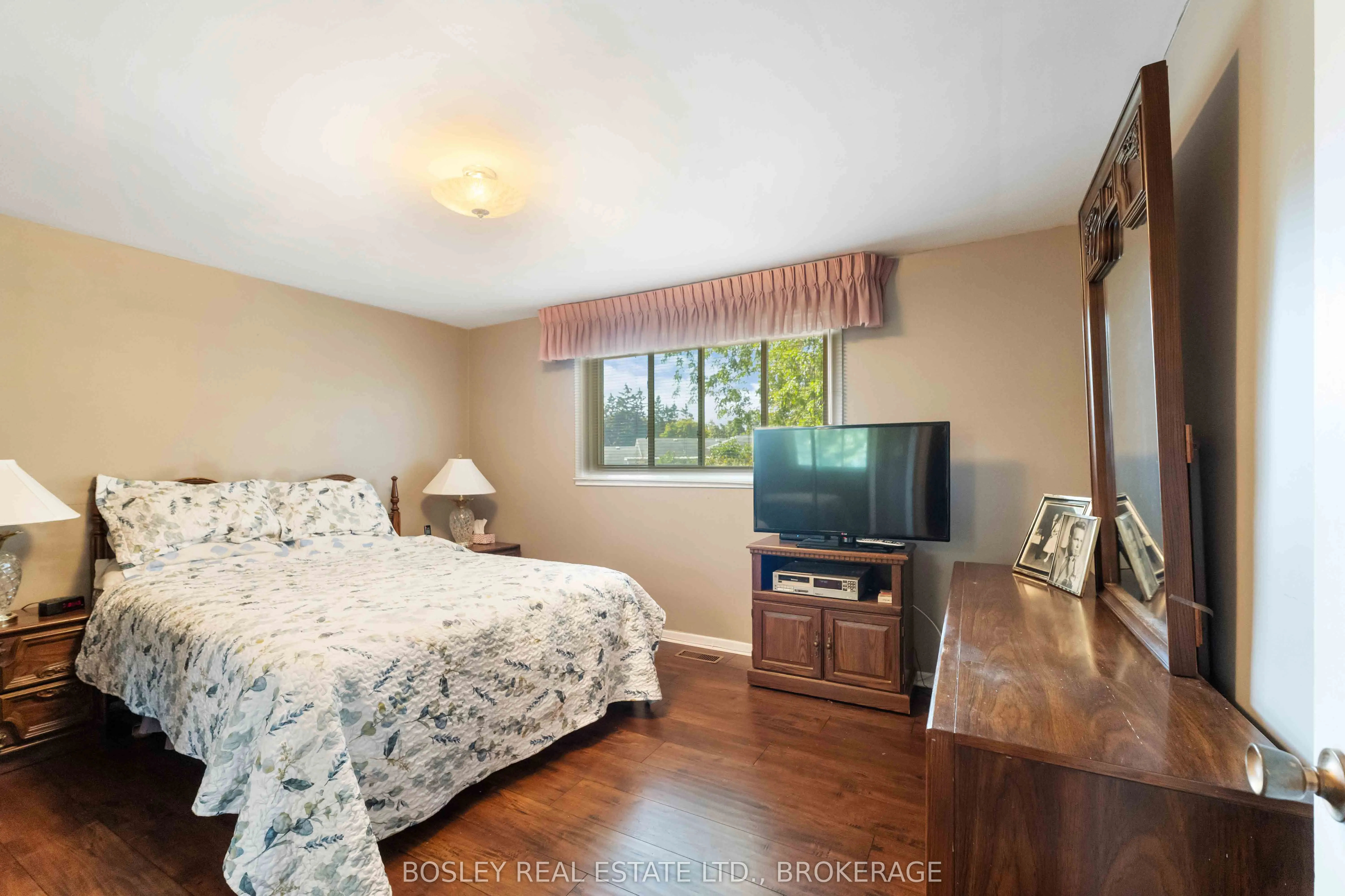 27 Meadowlark Crescent