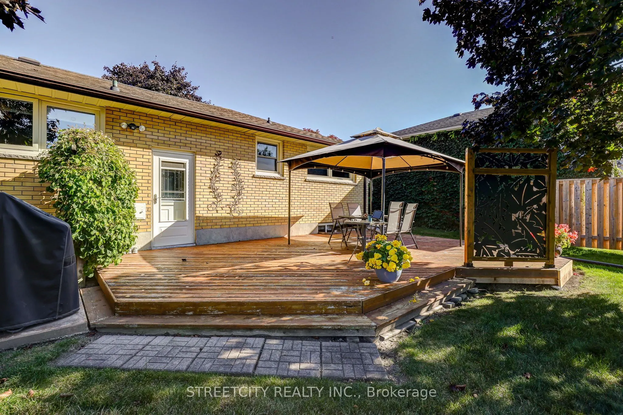 15 Ryerson Place