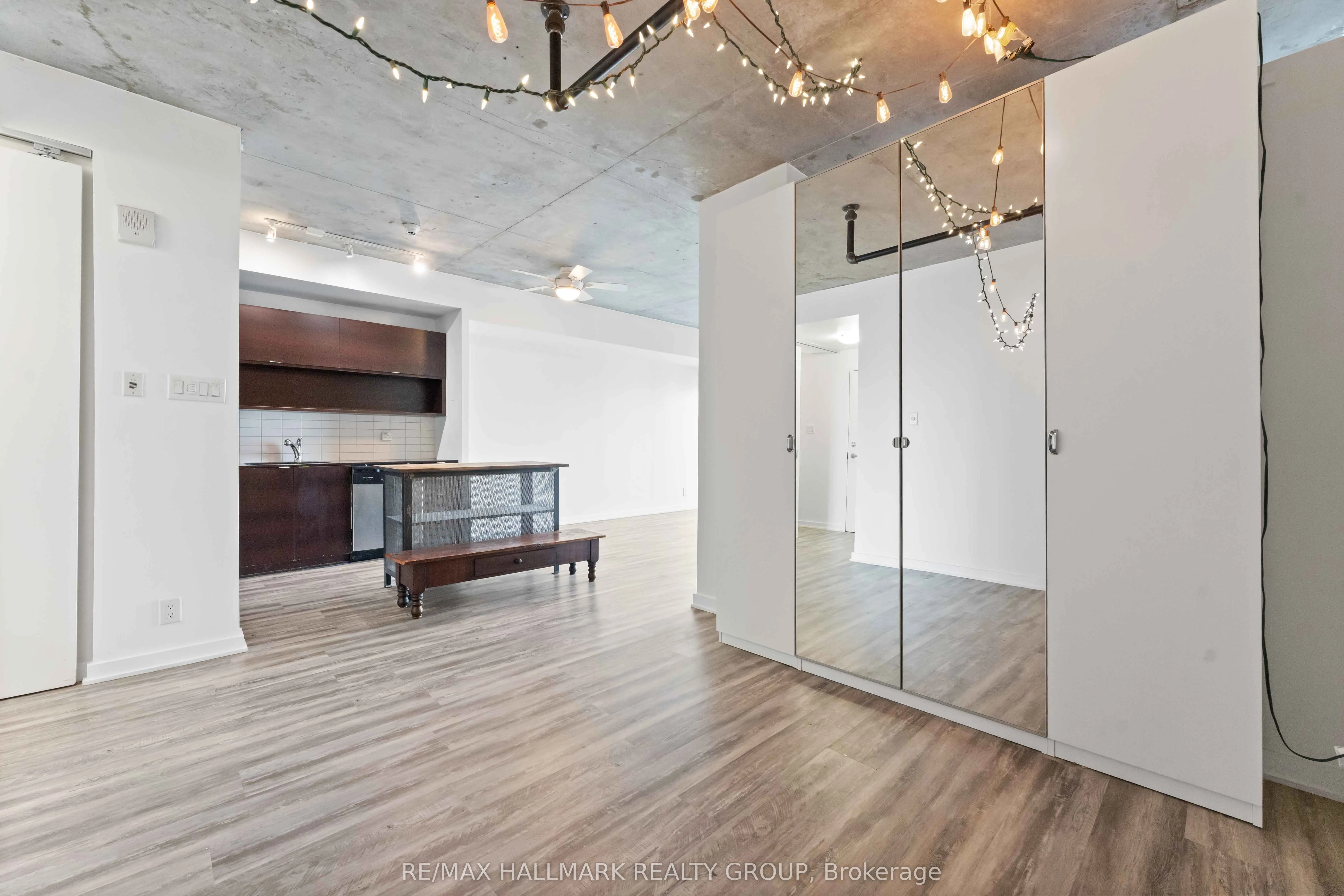 324 LAURIER Avenue, #1806