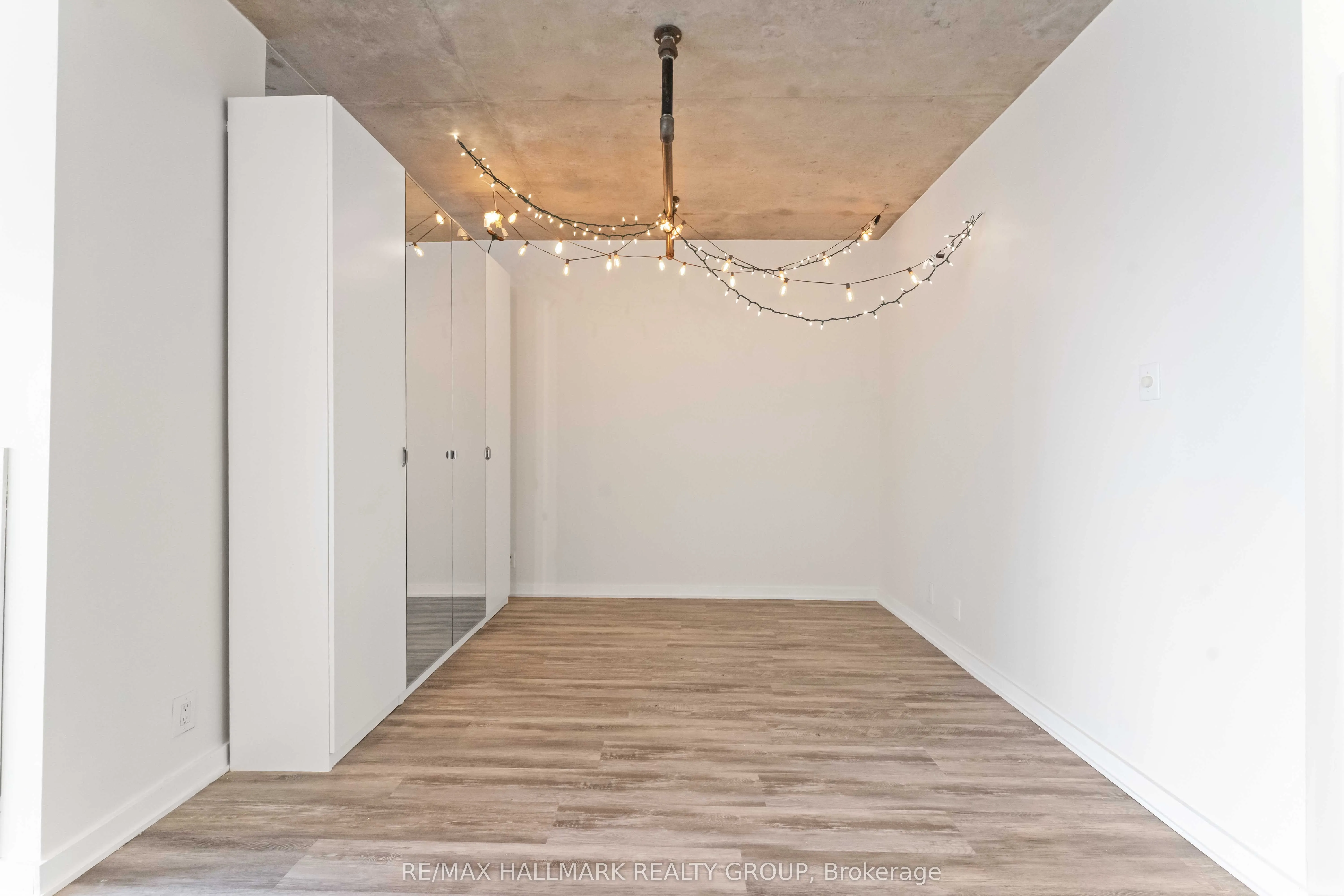324 LAURIER Avenue, #1806
