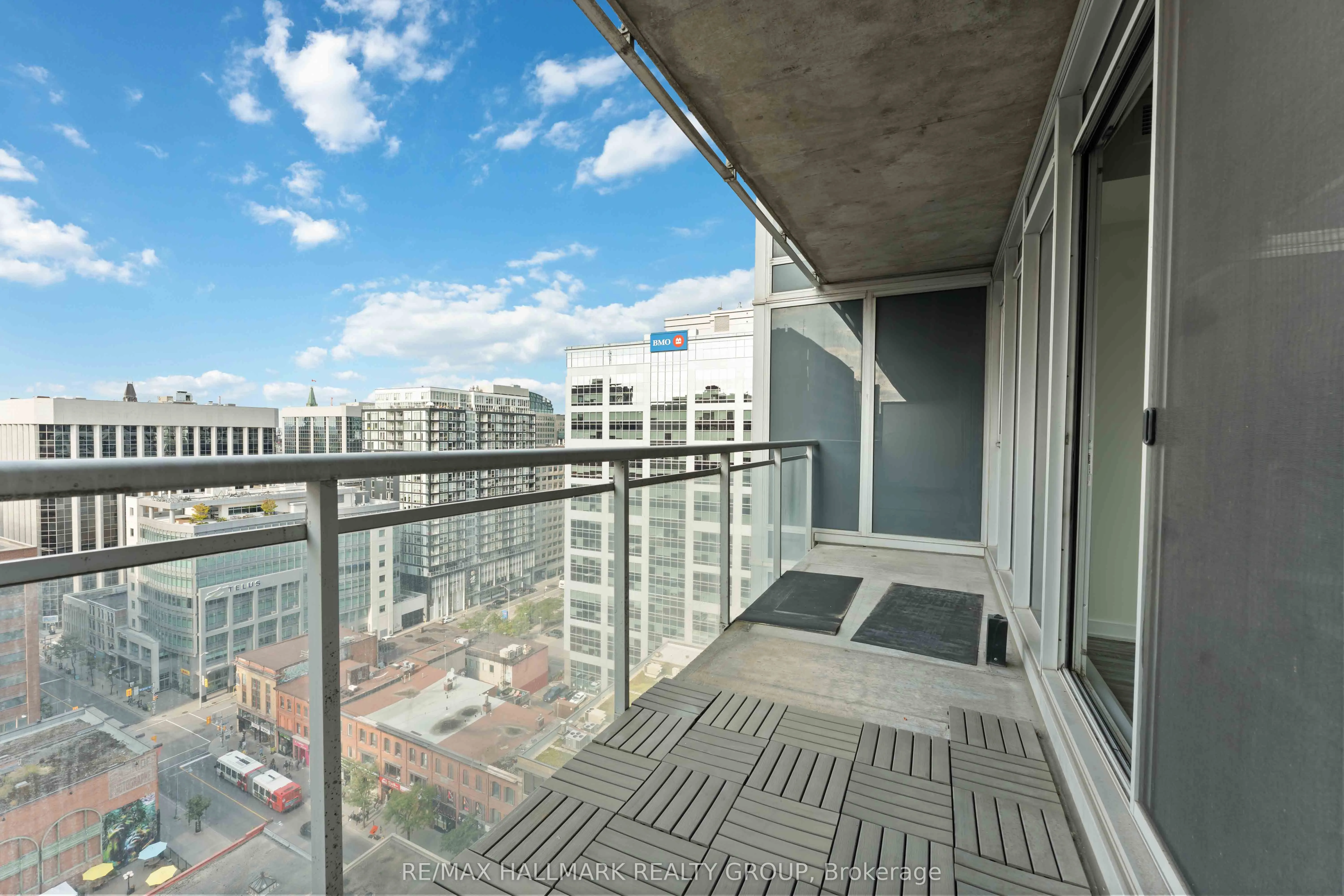 324 LAURIER Avenue, #1806