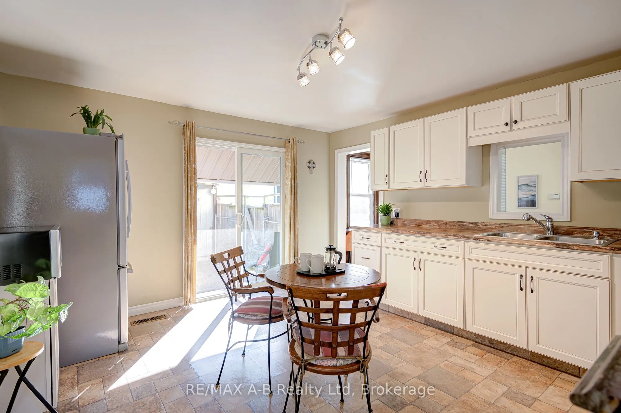 137 Dufferin Street