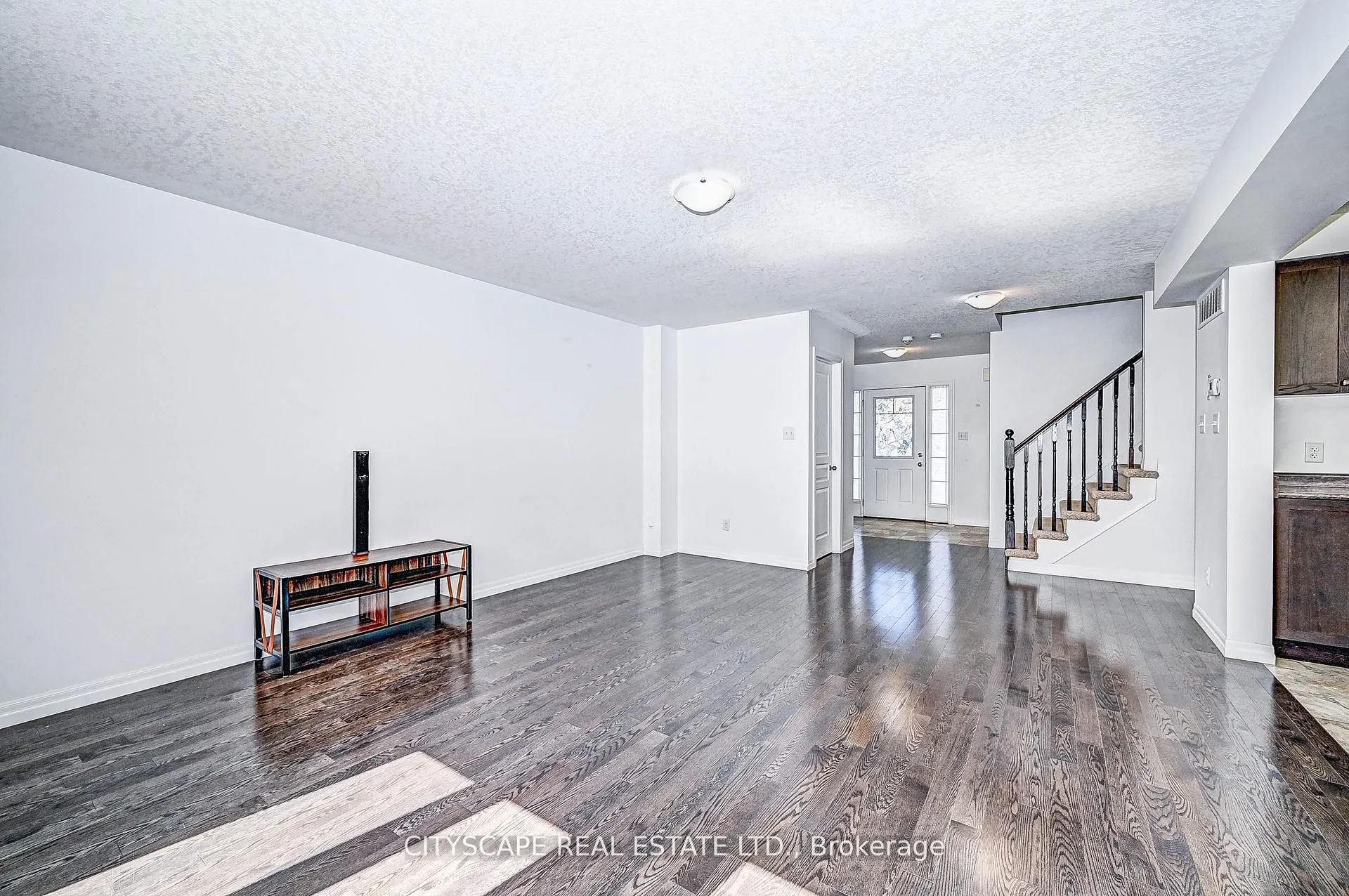 6 Castlebay Street